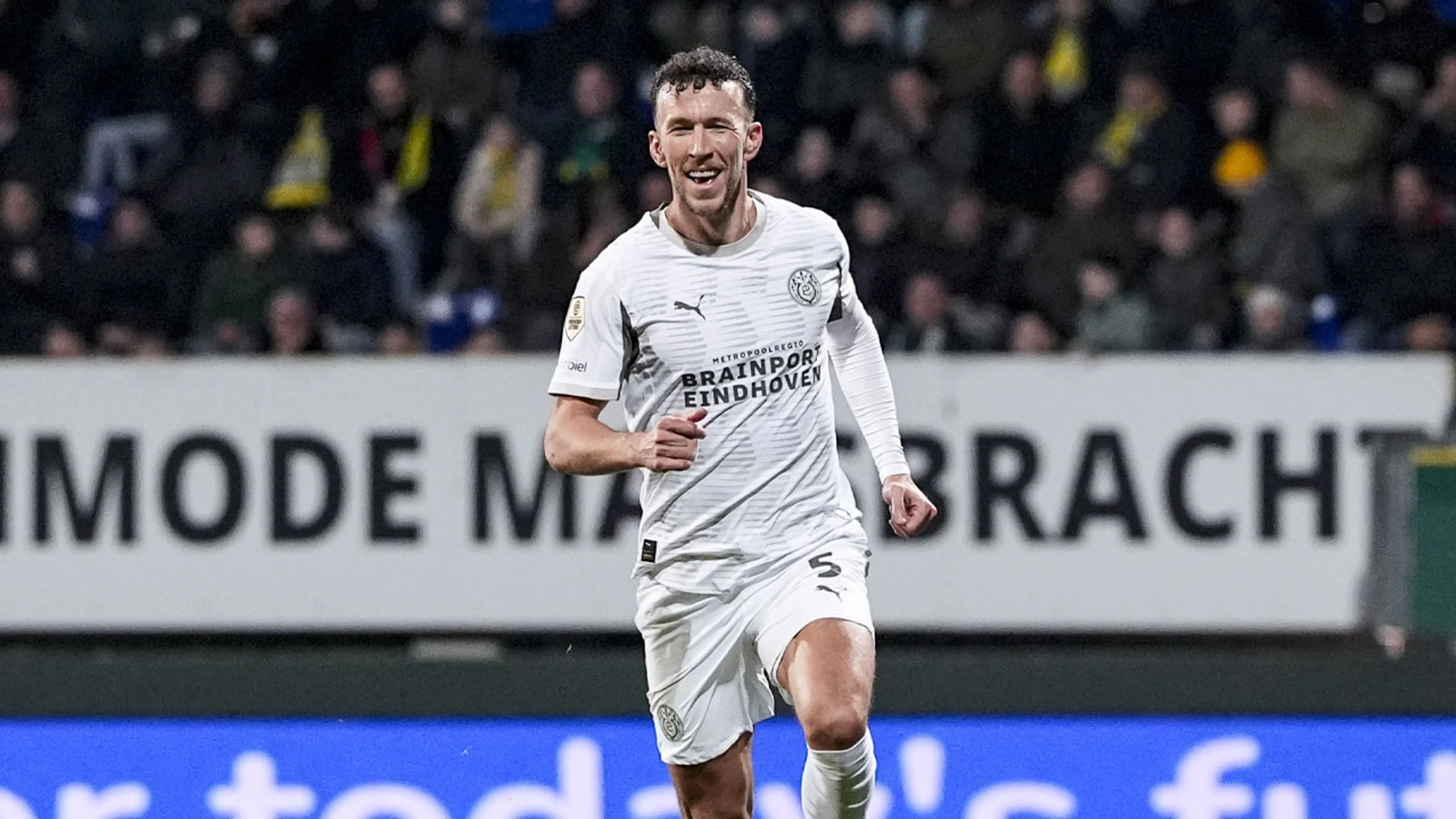 PSV boekt bij Fortuna met moeite vijftiende uitzege op rij 