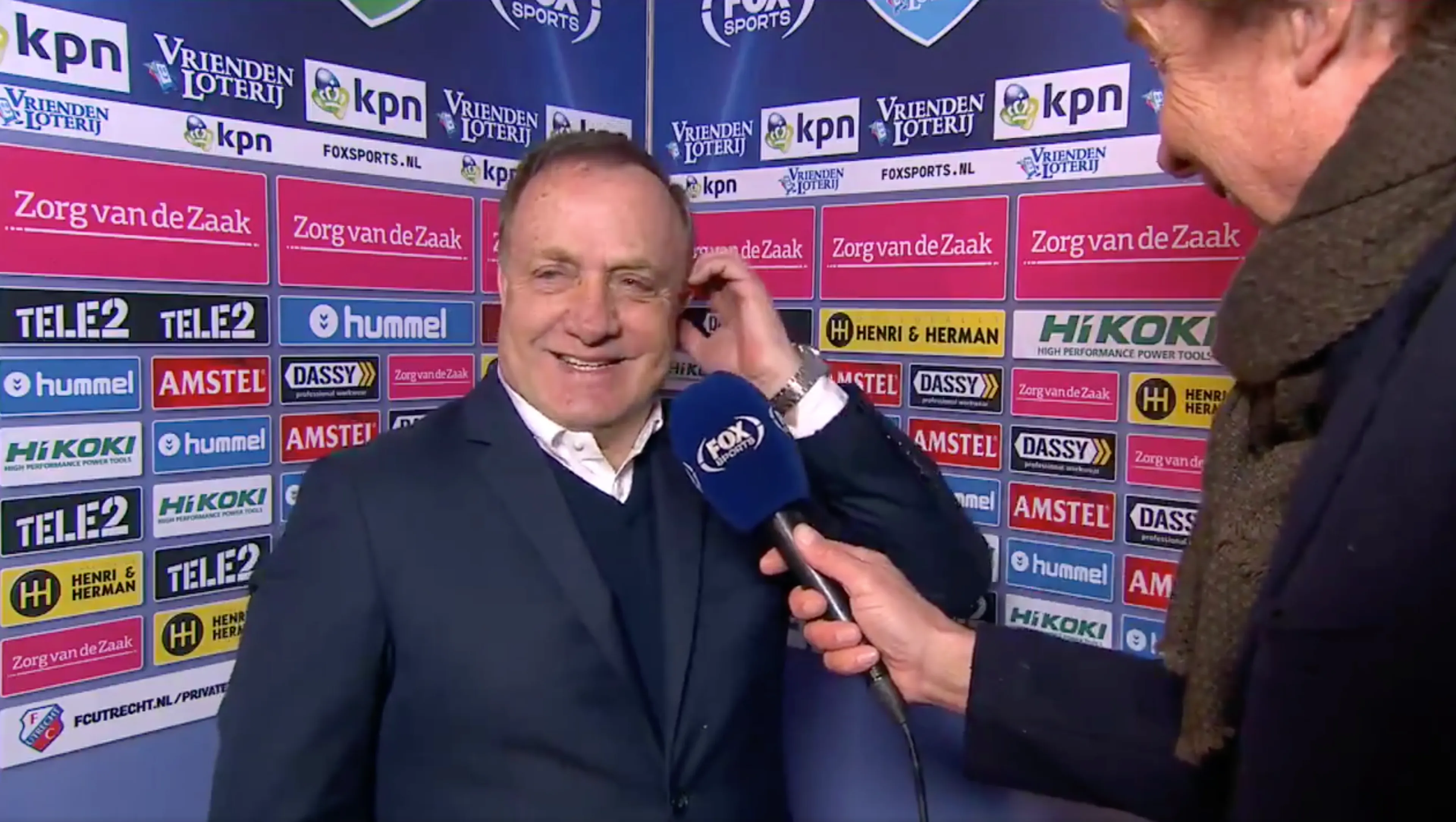 LOL! Dick vindt eigen keeper een kutkeeper