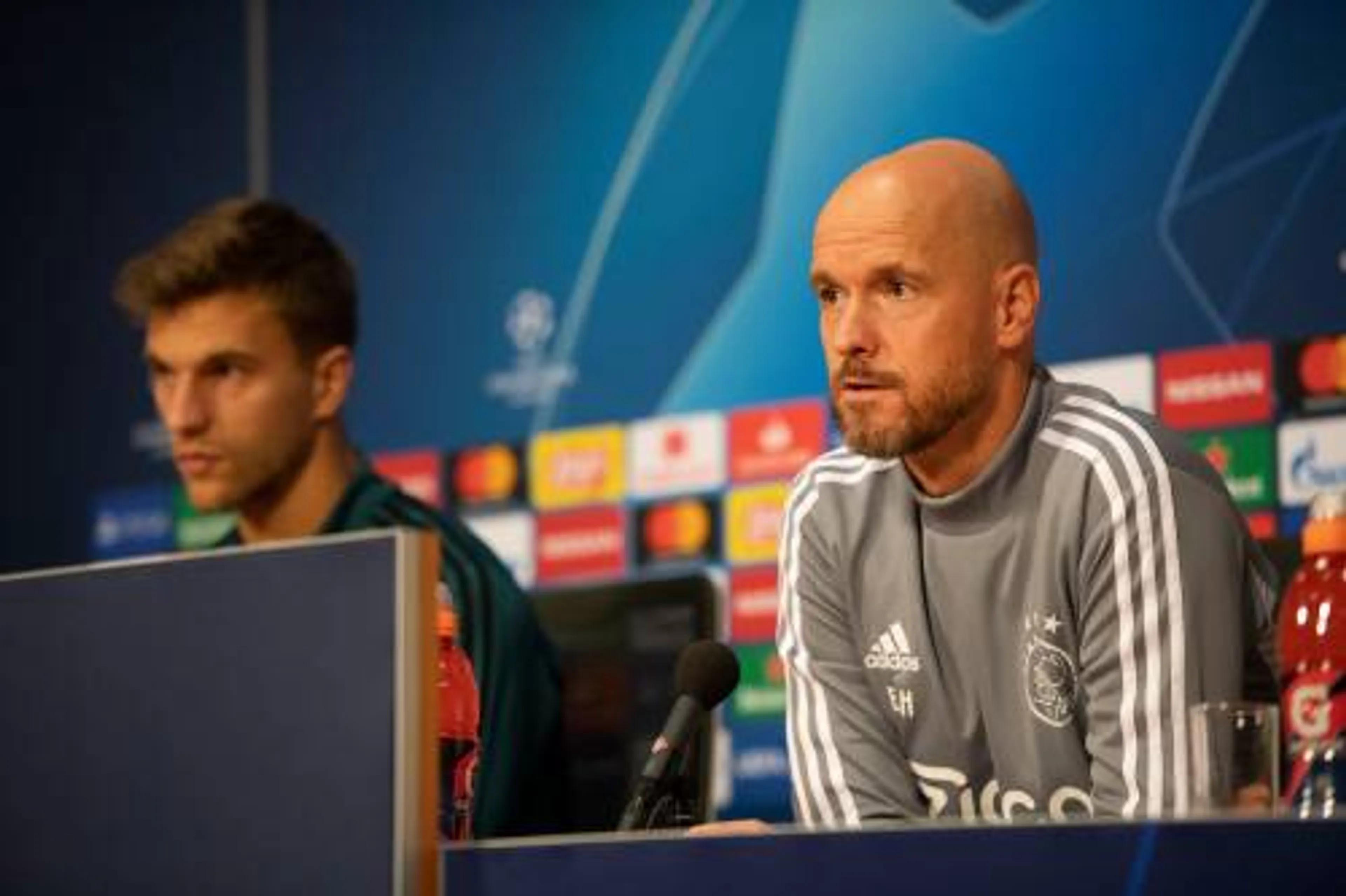 Ten Hag: 'Ajax moet normaal doen bij PSV'