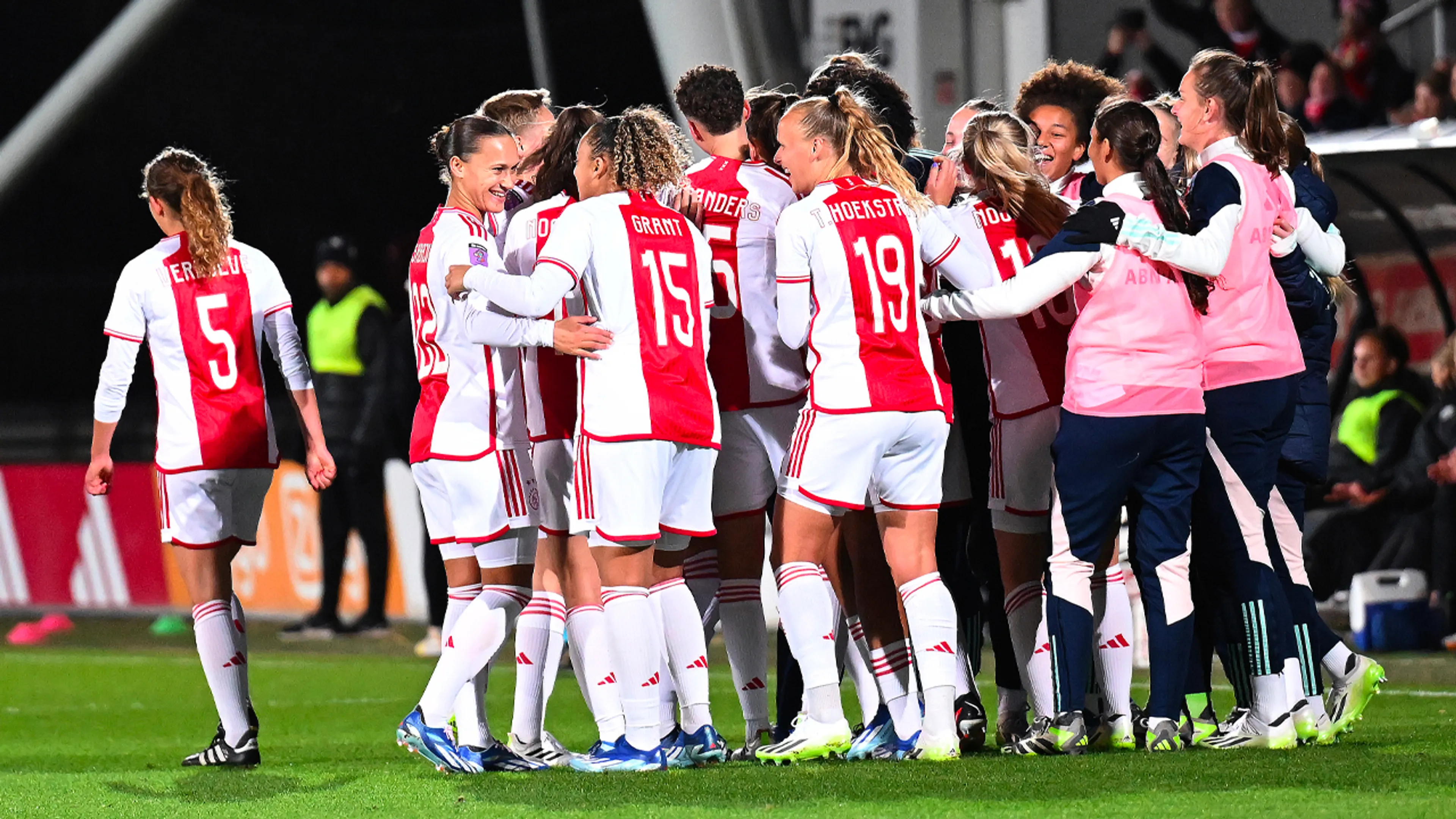 NOS zendt Champions League-duels voetbalsters Ajax live uit op televisie