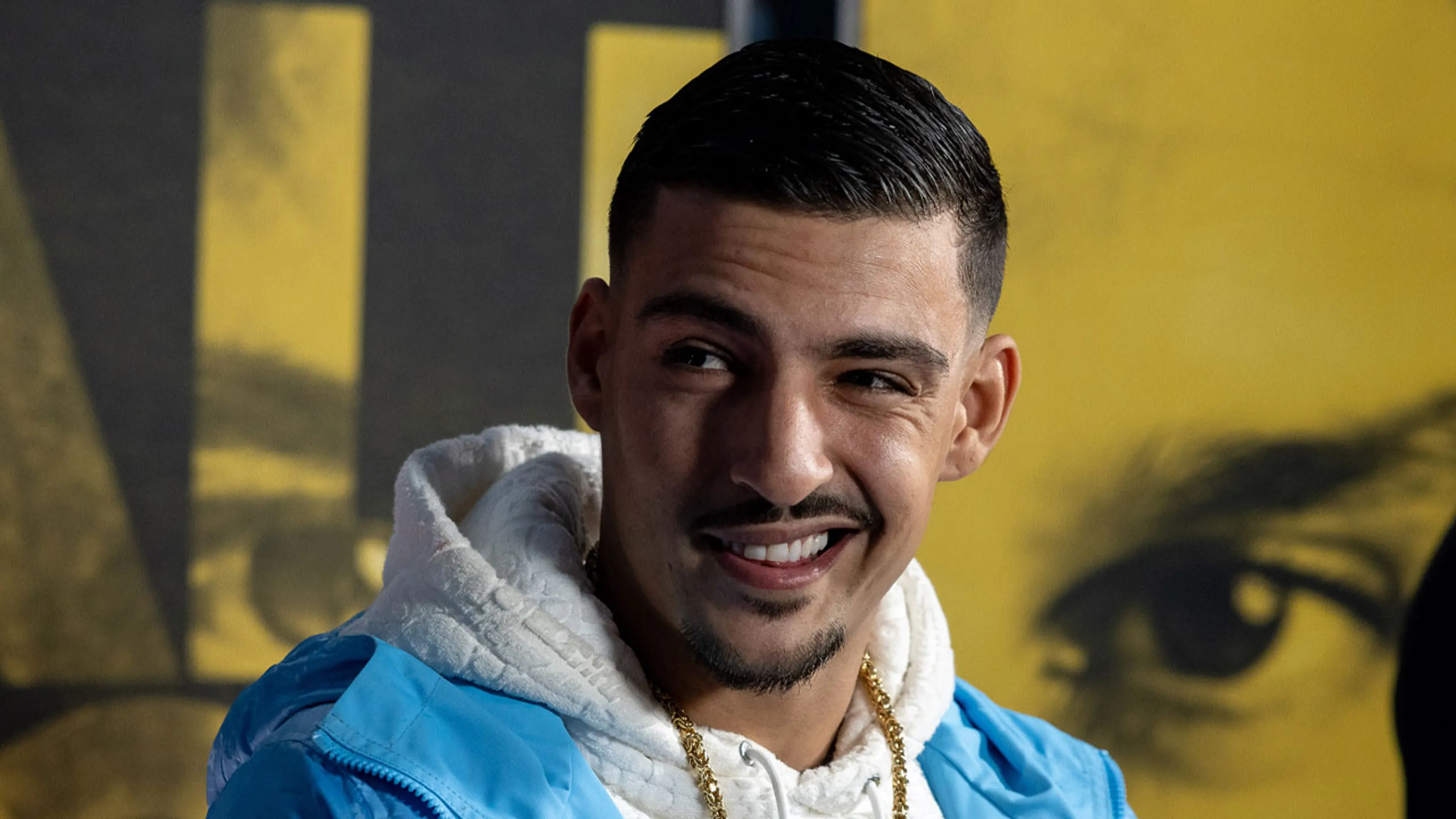 Rapper Boef hoort bommen vanuit woning in Dubai: 'Het is niet best, man'