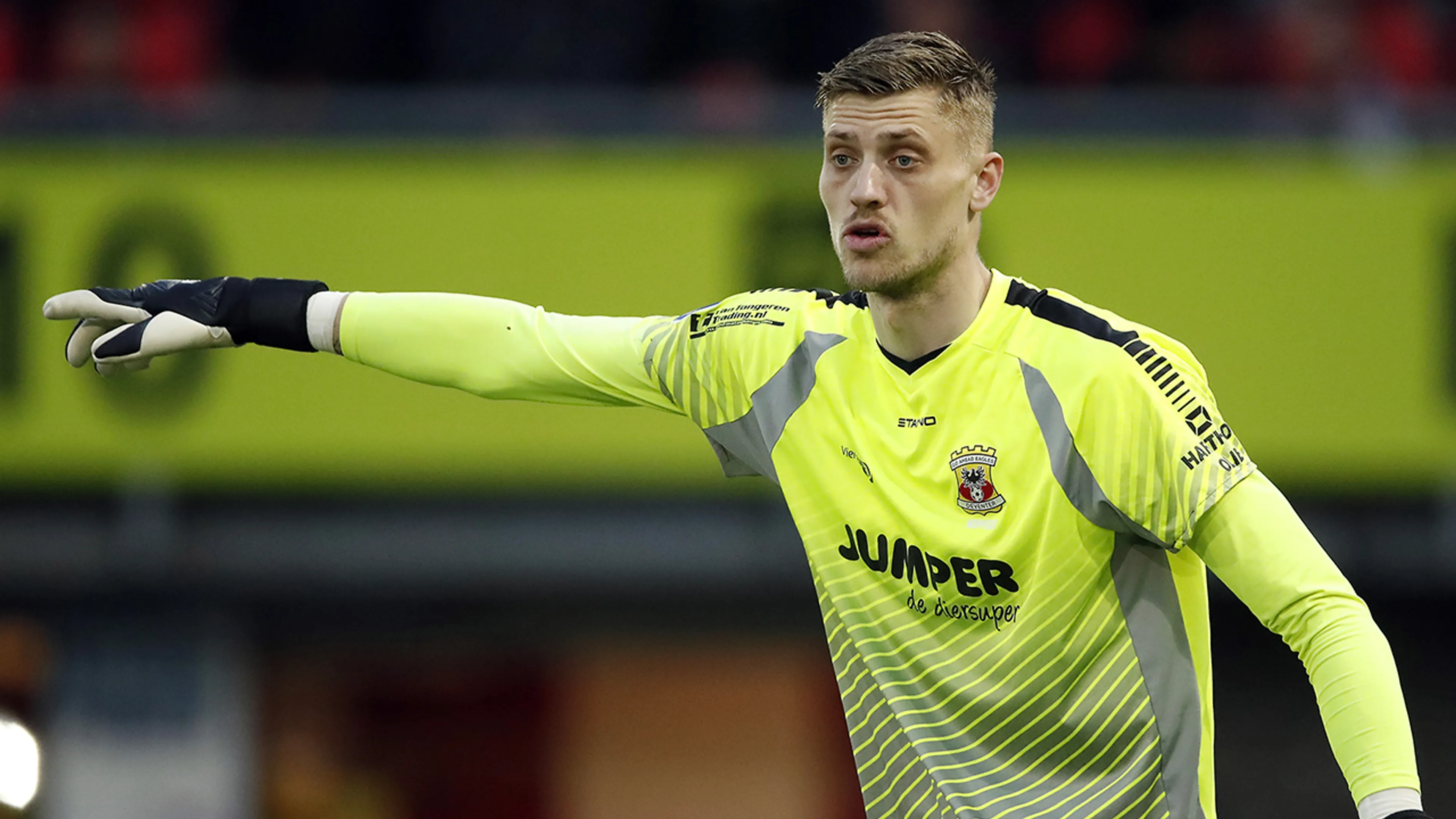 Go Ahead-keeper Noppert in oranje na belletje van KNVB