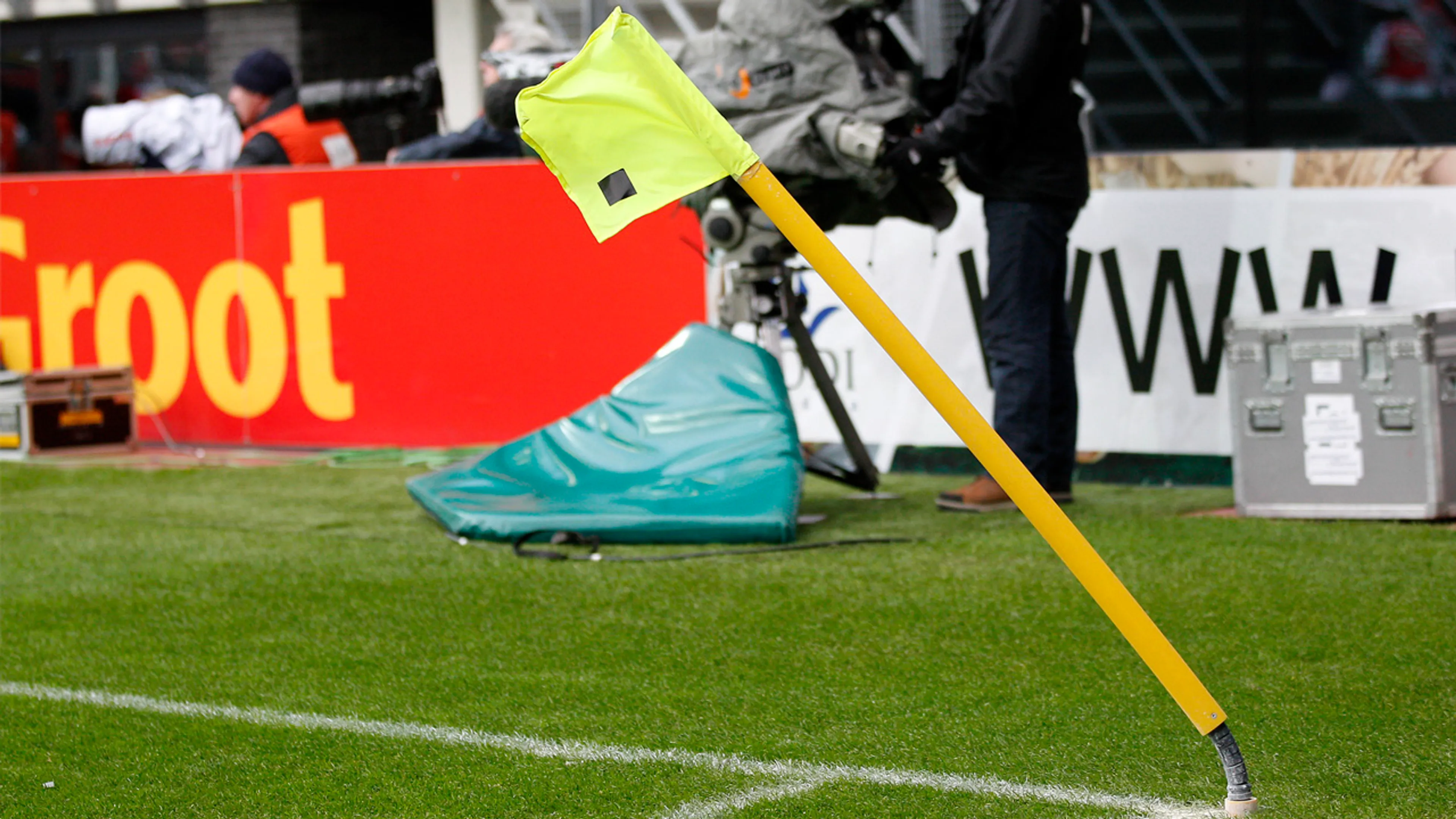 Alle wedstrijden van vrijdagavond in betaald voetbal afgelast vanwege storm Eunice
