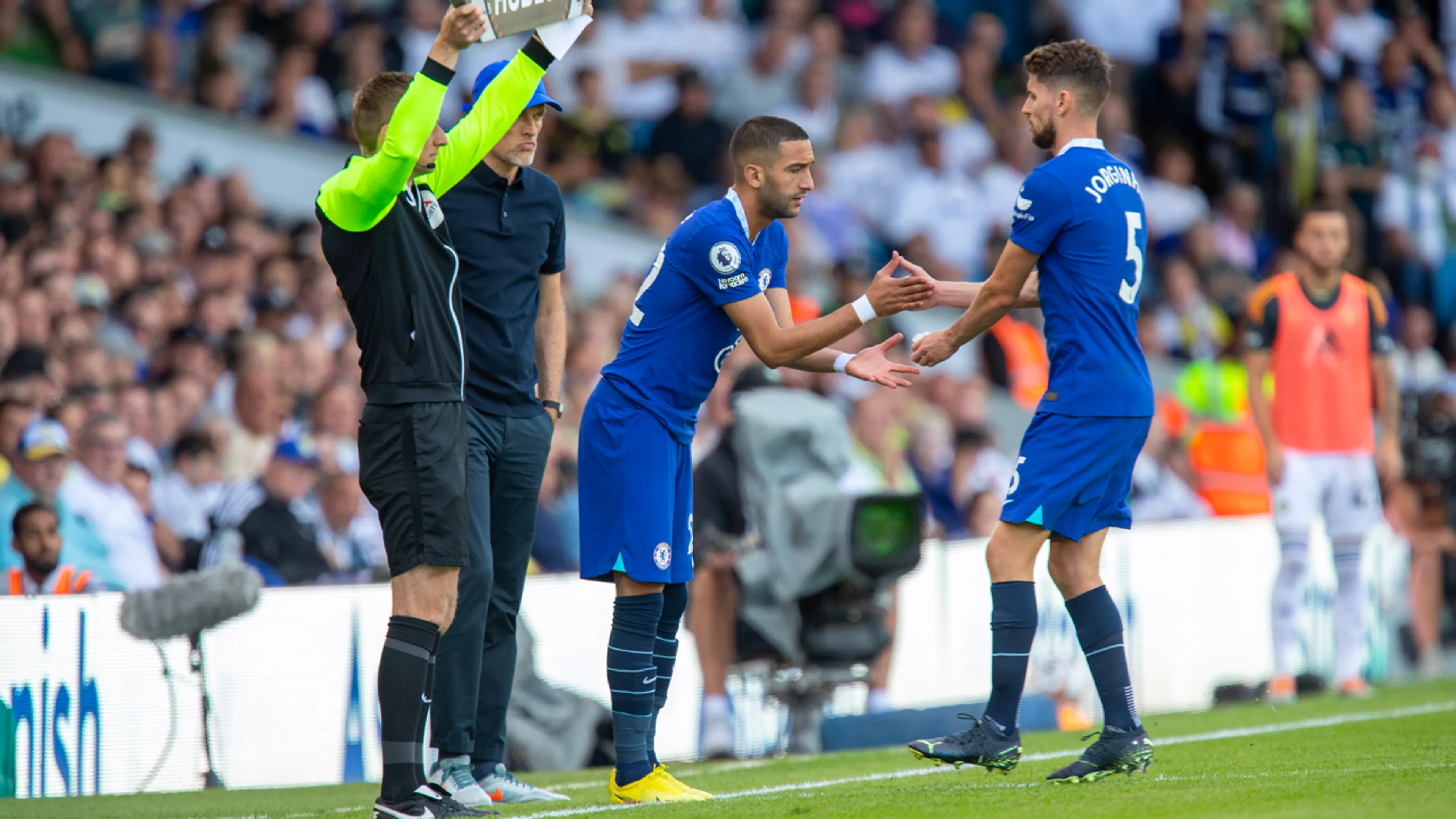 Ajax-target Ziyech valt opnieuw in tijdens ruime nederlaag Chelsea