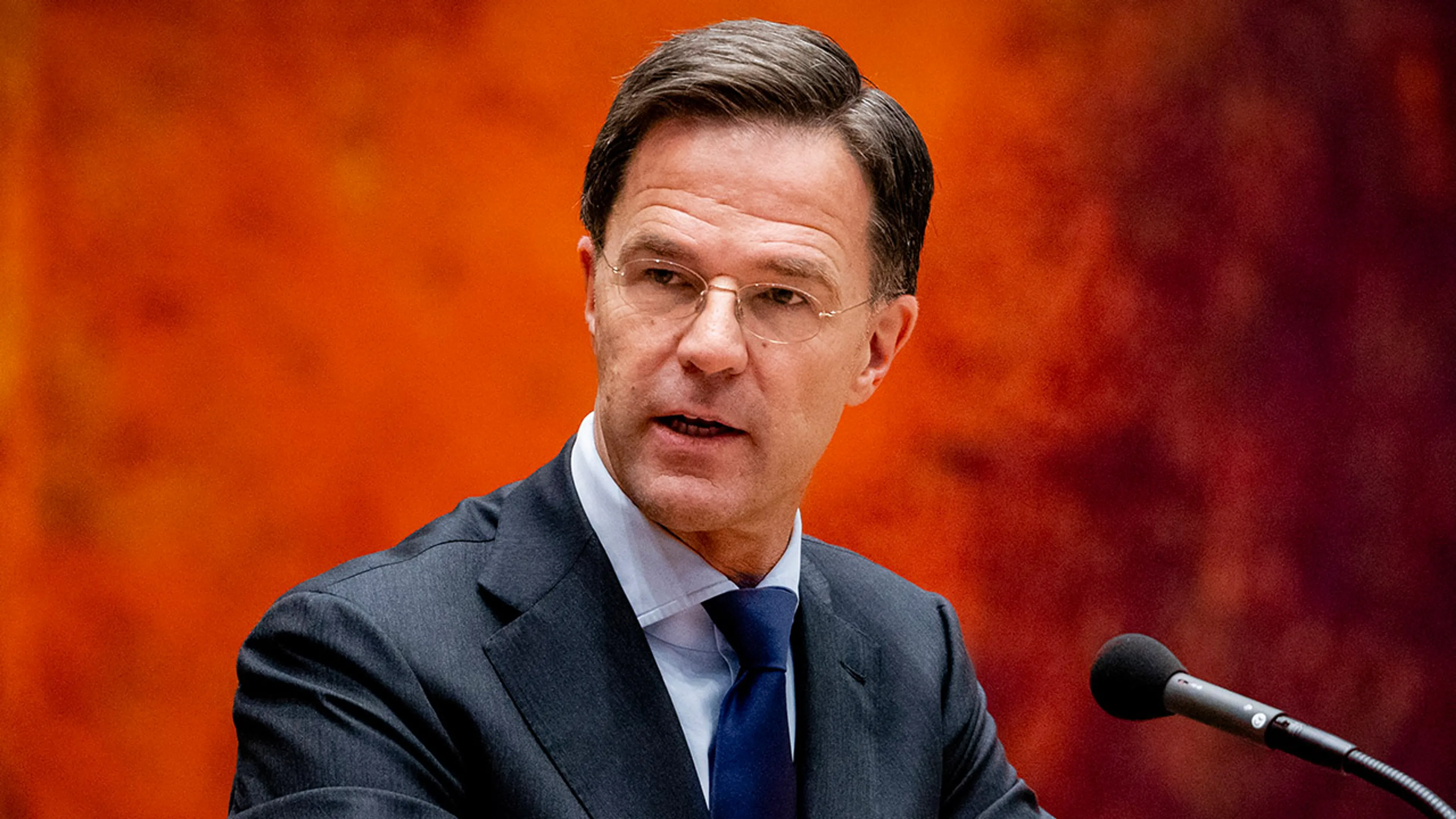 Rutte schuift aan bij gesprek over racisme