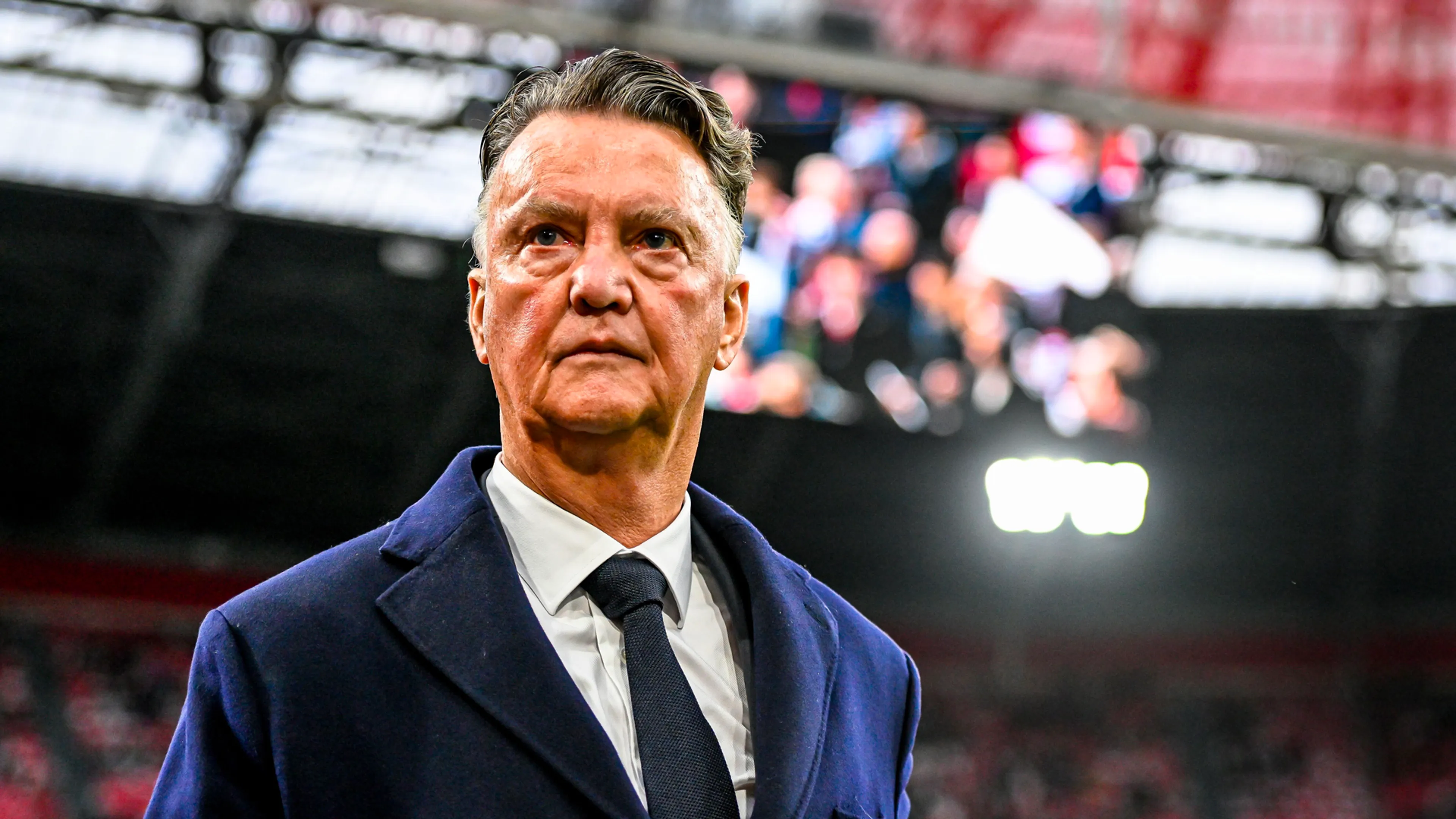Louis van Gaal blijft langer aan als adviseur van Ajax