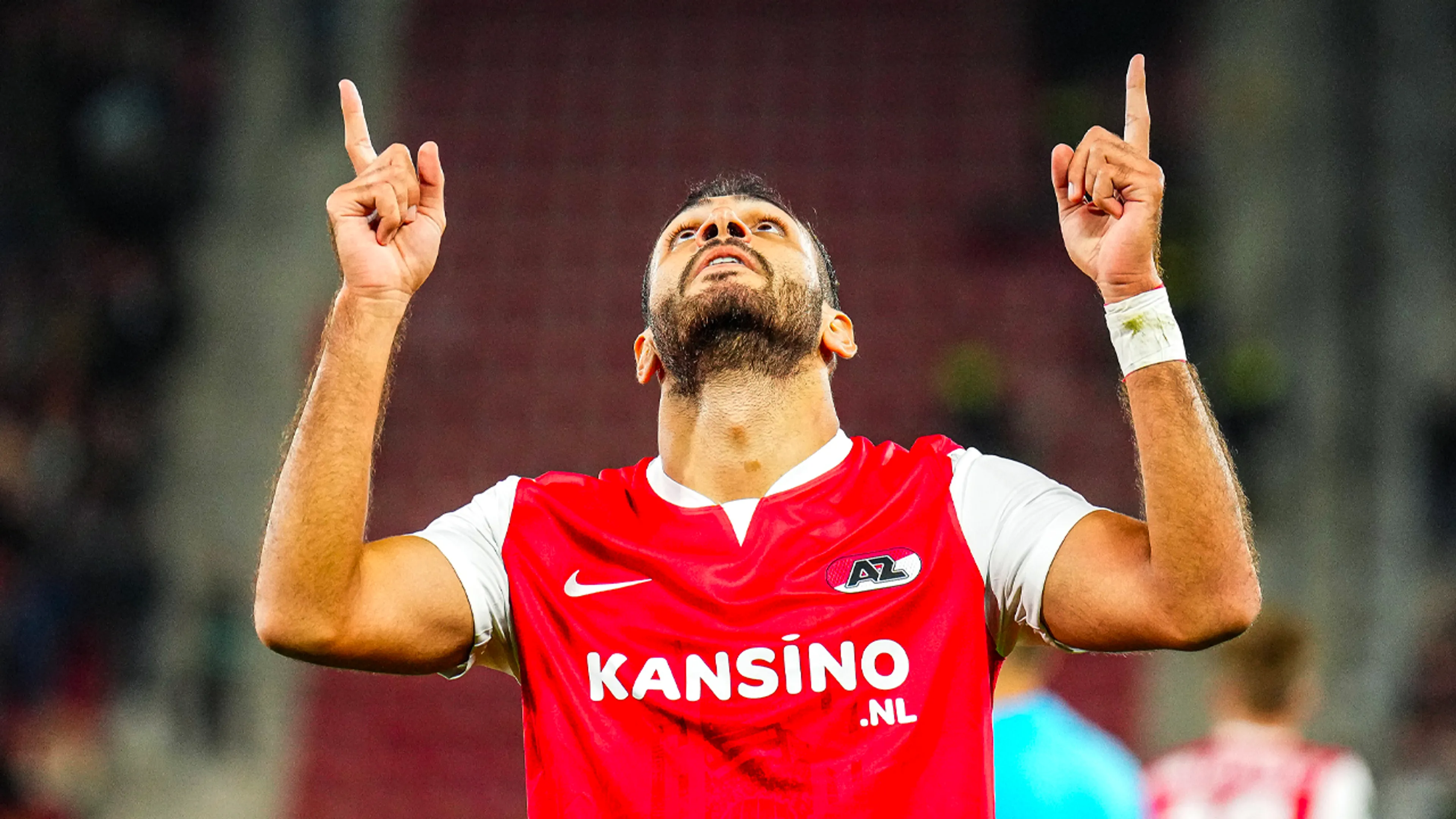 AZ recht rug in Conference League en verslaat Legia Warschau