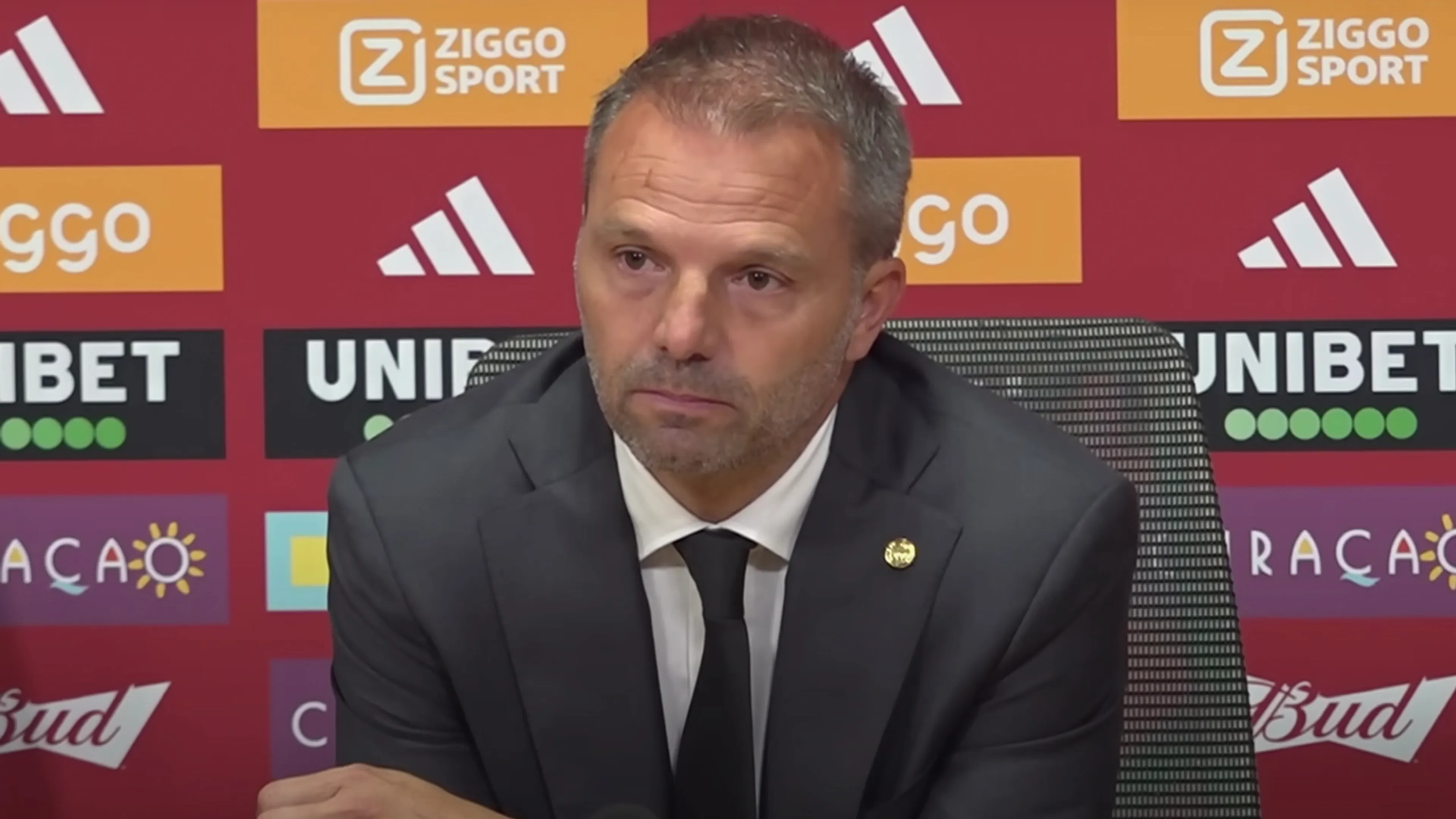 Steijn heeft begrip voor fluitconcert van Ajax-fans: 'Ik heb eigenlijk niets positiefs gezien'