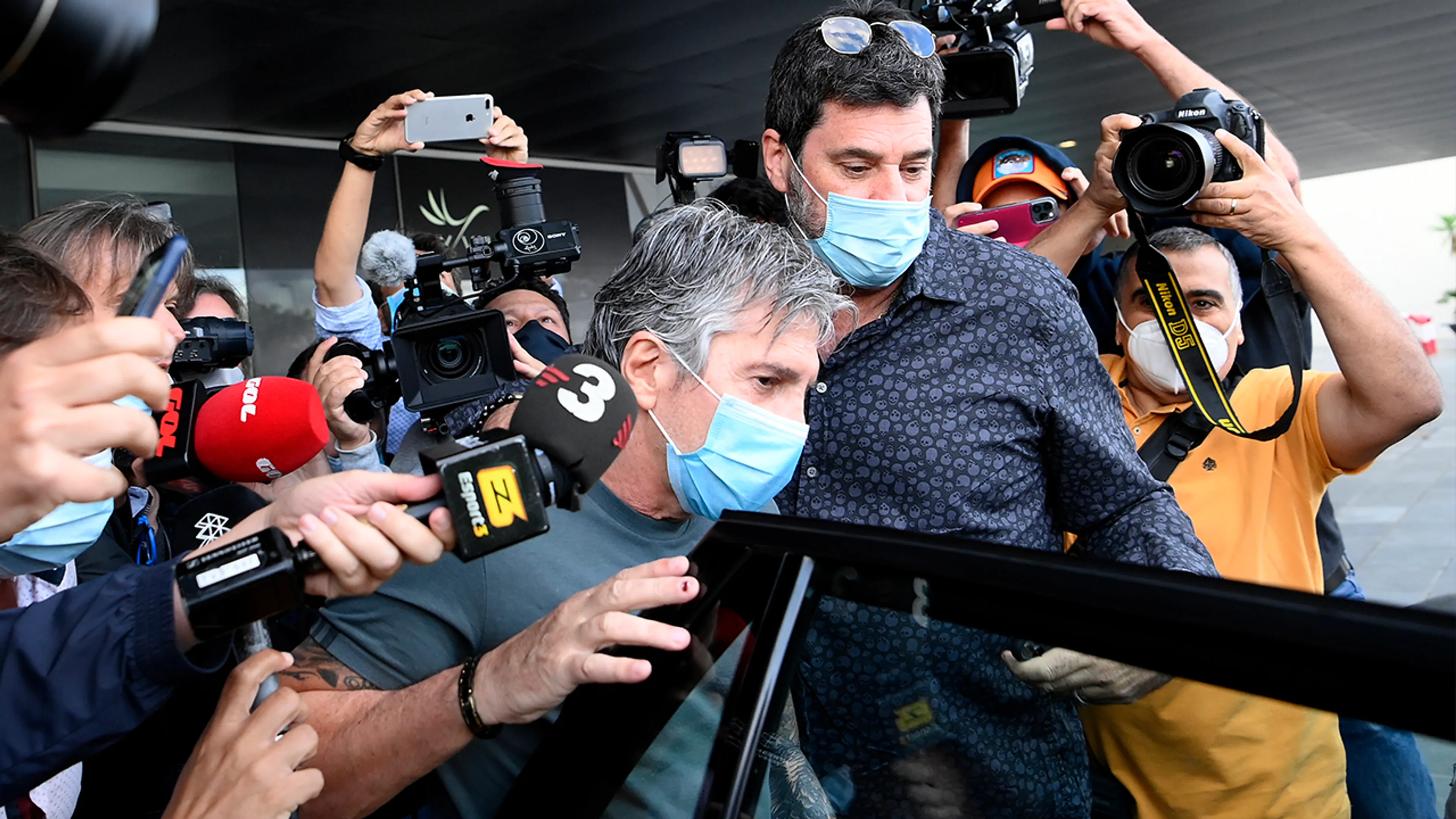 Messi-soap gaat door: Vader Messi in Barcelona geland om te praten 