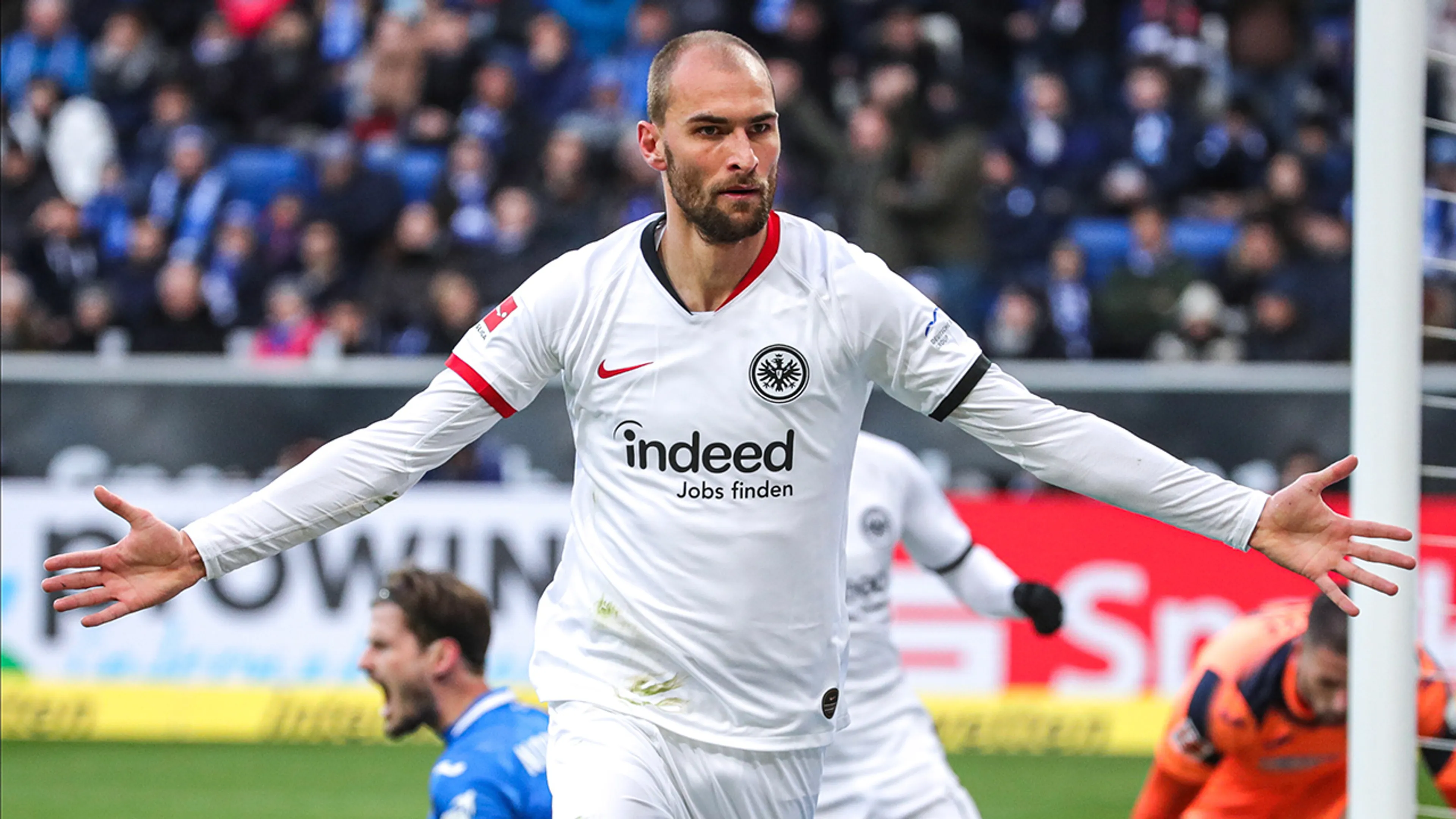 Dost scoort en wint met Frankfurt van Schreuder