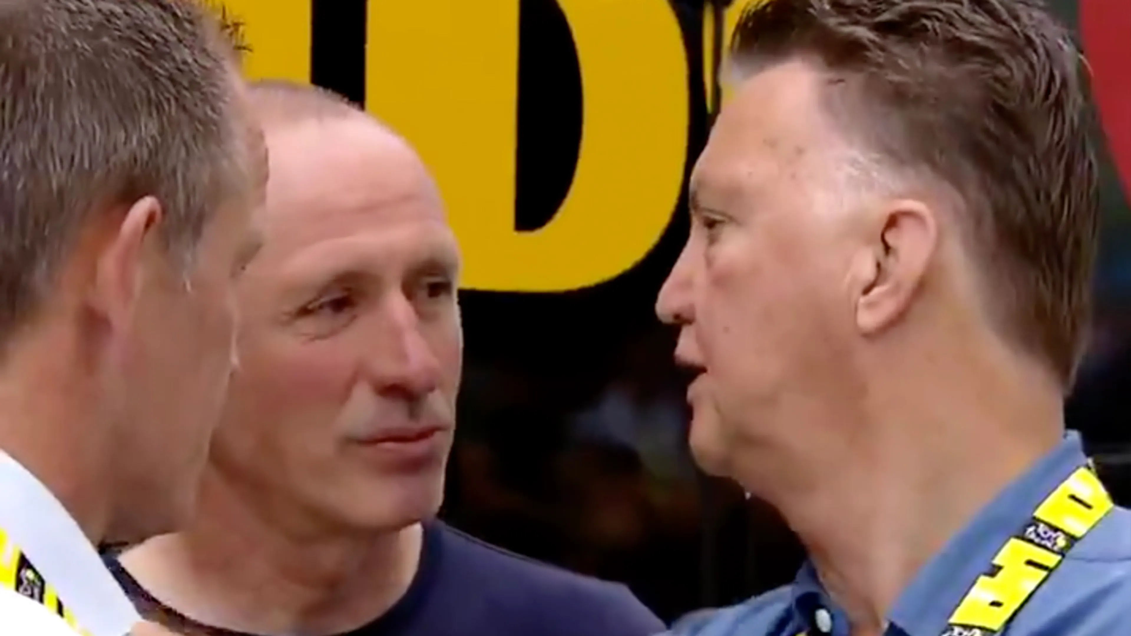 GOUD! Van Gaal legt ploegleider Jumbo-Visma uit hoe je een sprint wint