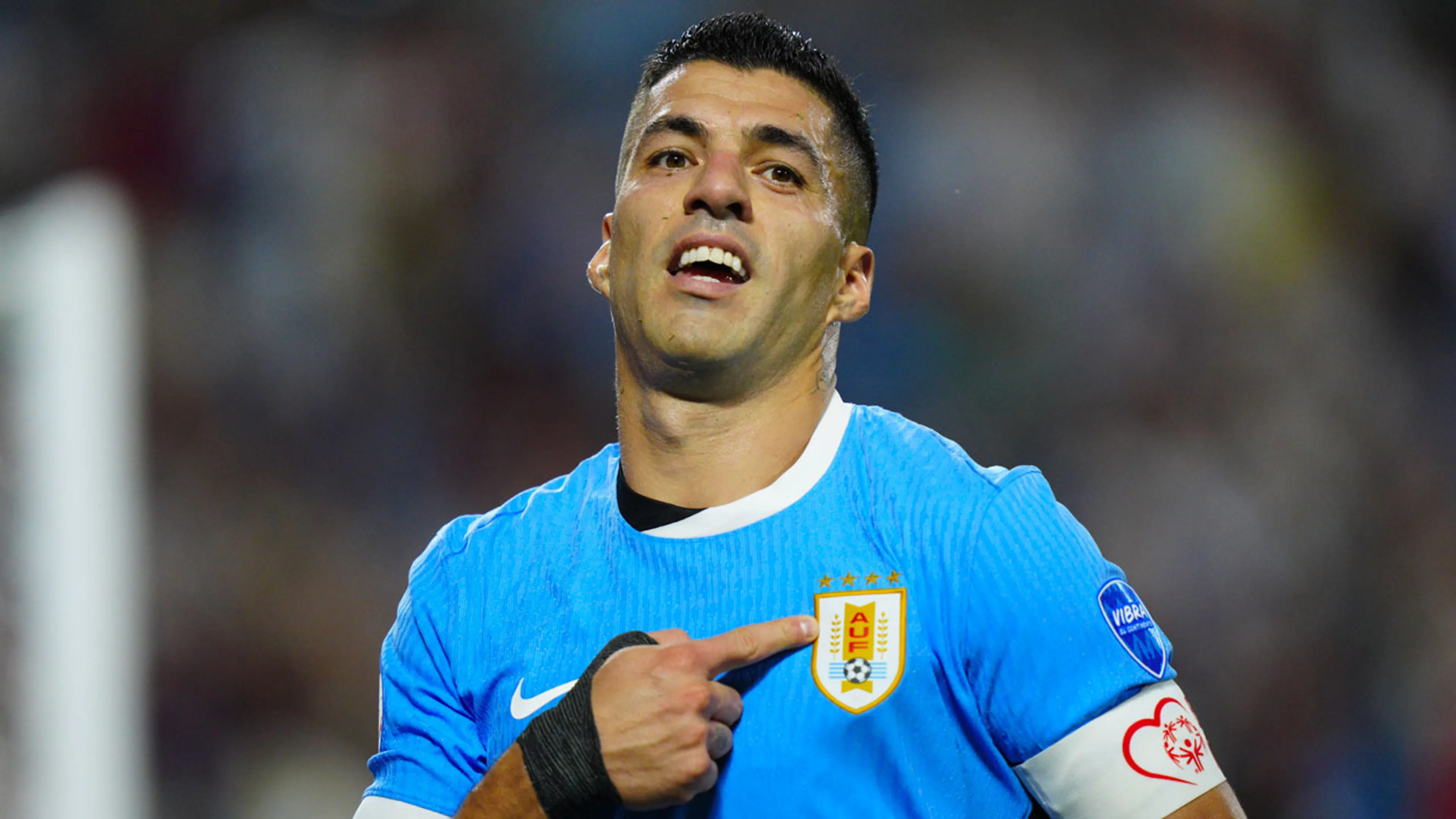 Gestopte Luis Suárez wil alsnog naar WK met Uruguay: 'Heb mijn excuses aangeboden'