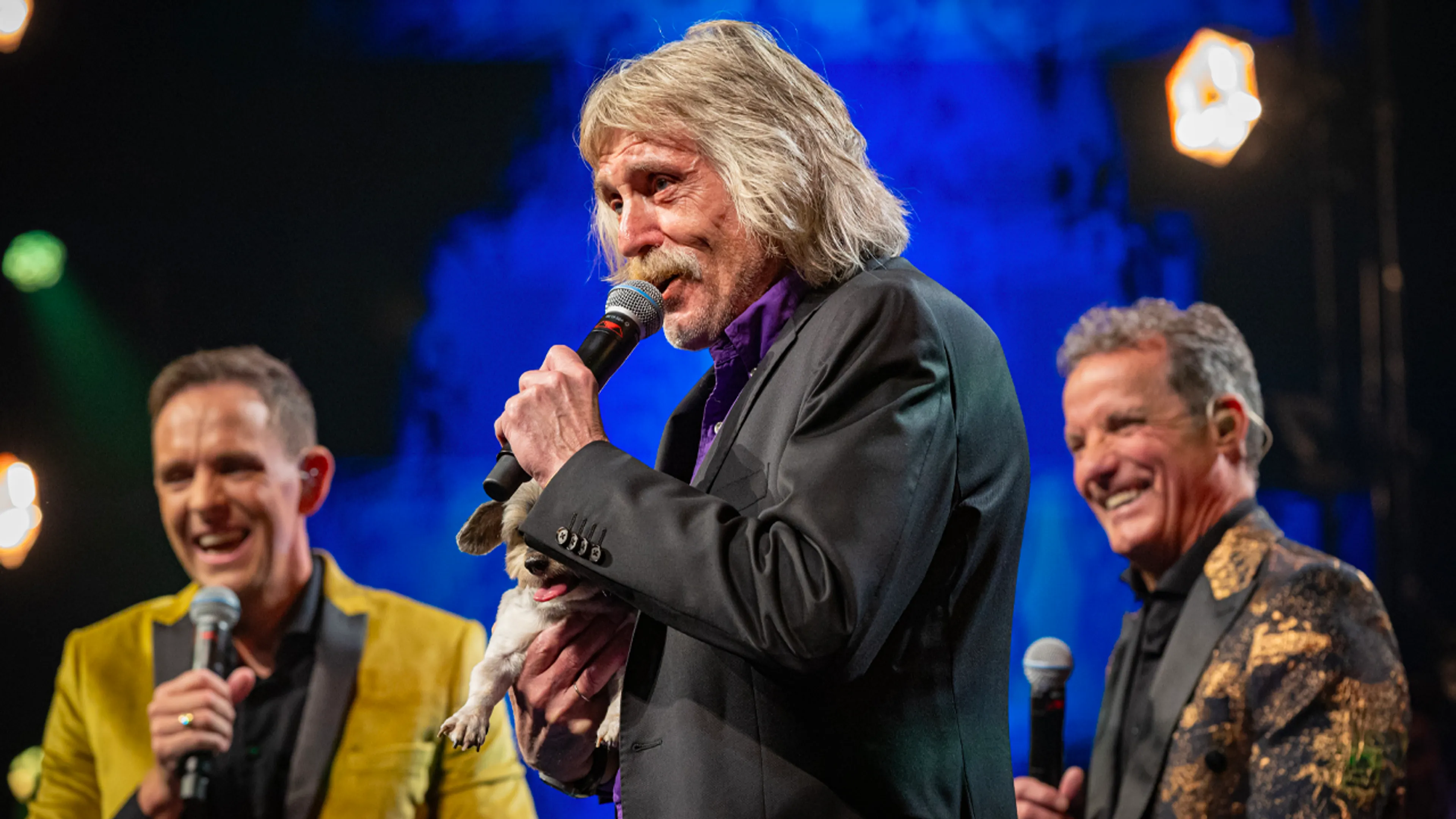 John en Kees de Bever hebben toestemming van Johan Derksen voor 'nudistencamping'