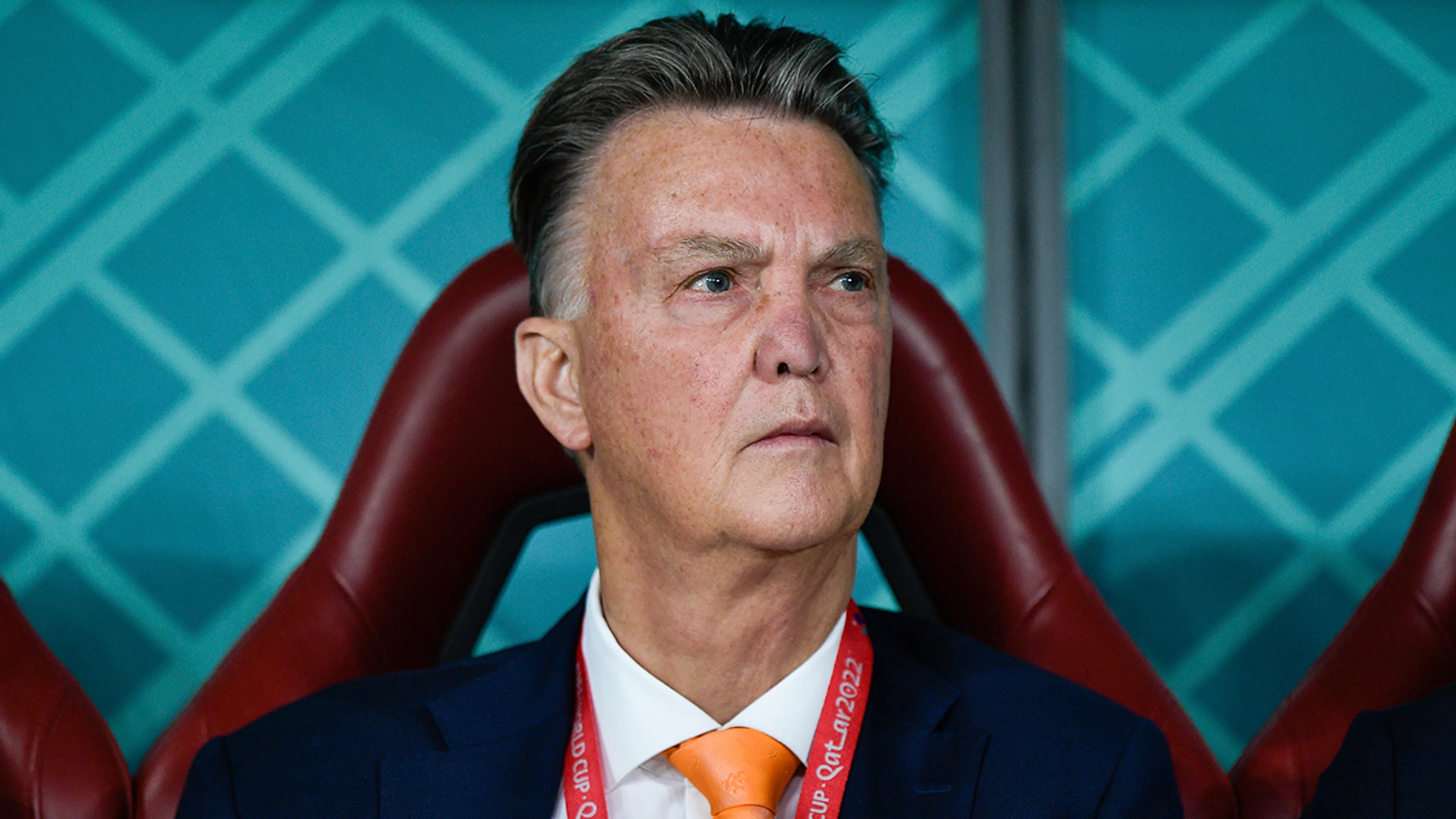 Plan B van Van Gaal lekt uit door oplettende fotograaf in stadion