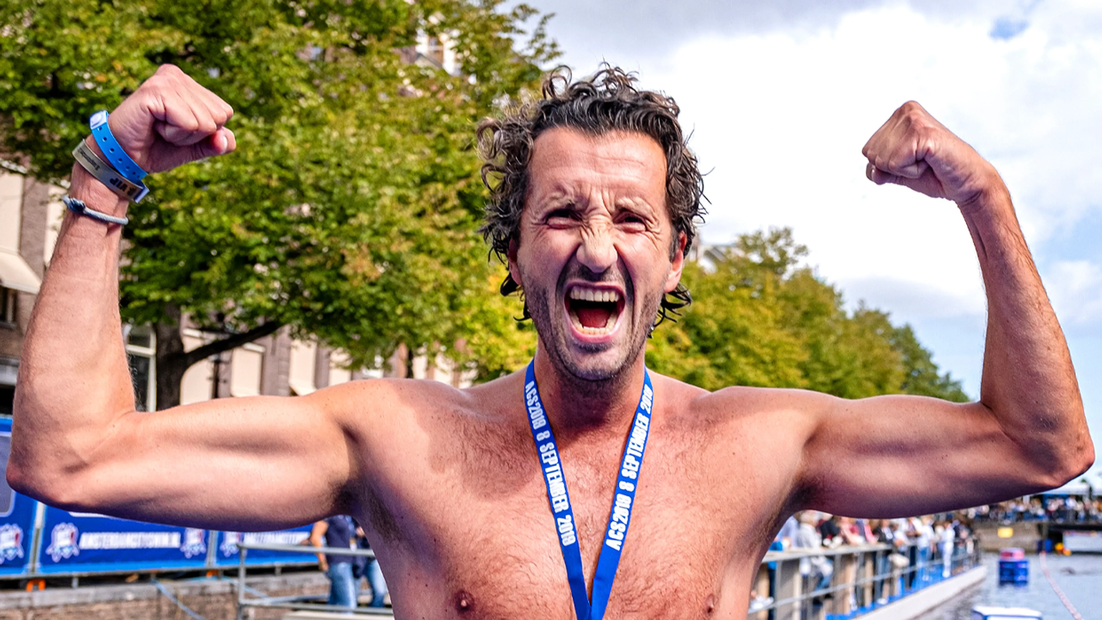 Jan Joost voltooit City Swim in strijd tegen ALS