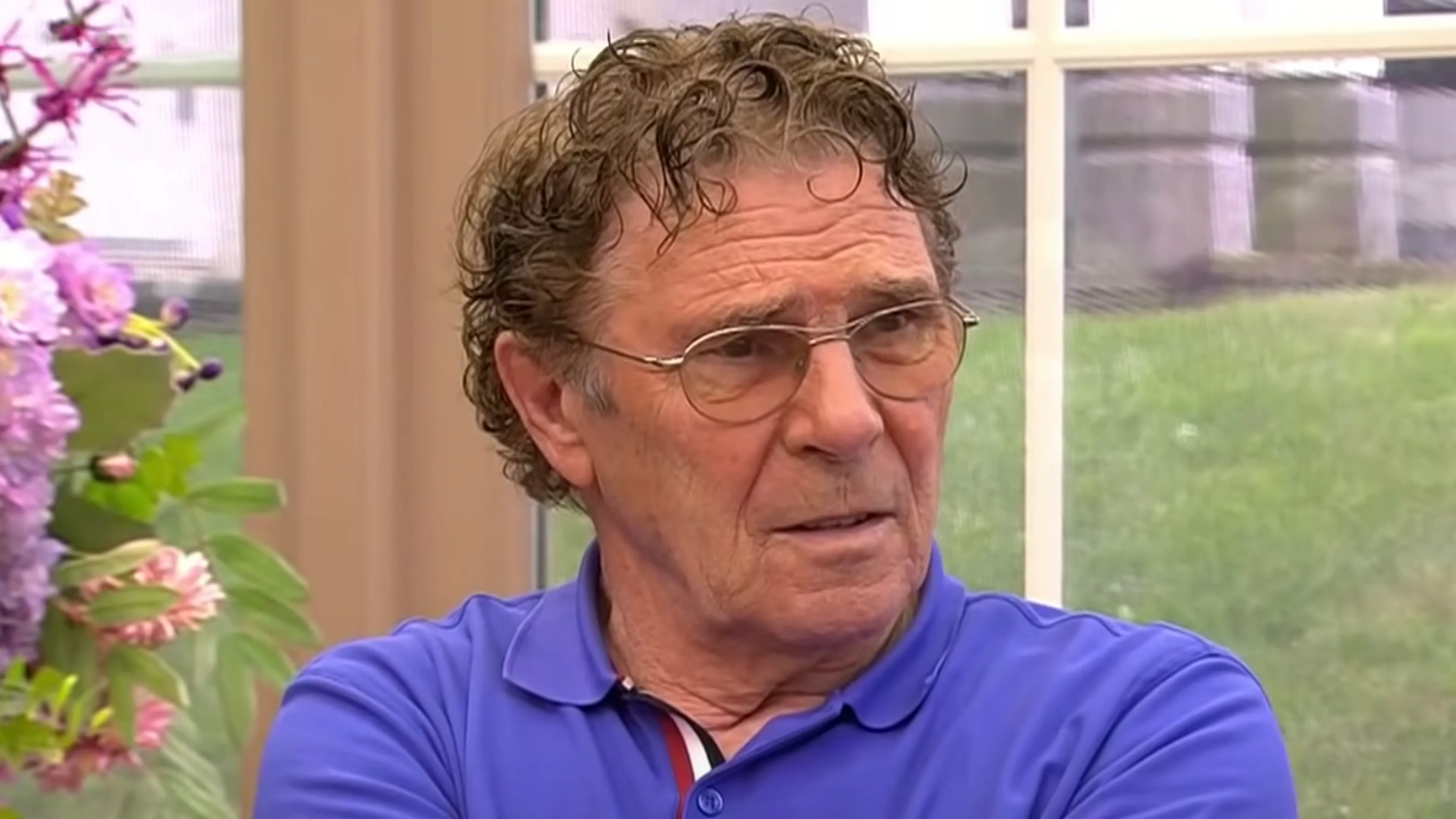 Willem van Hanegem vol onbegrip over fout van Feyenoord-speler: 'Hoe kun je zo dom zijn?!'