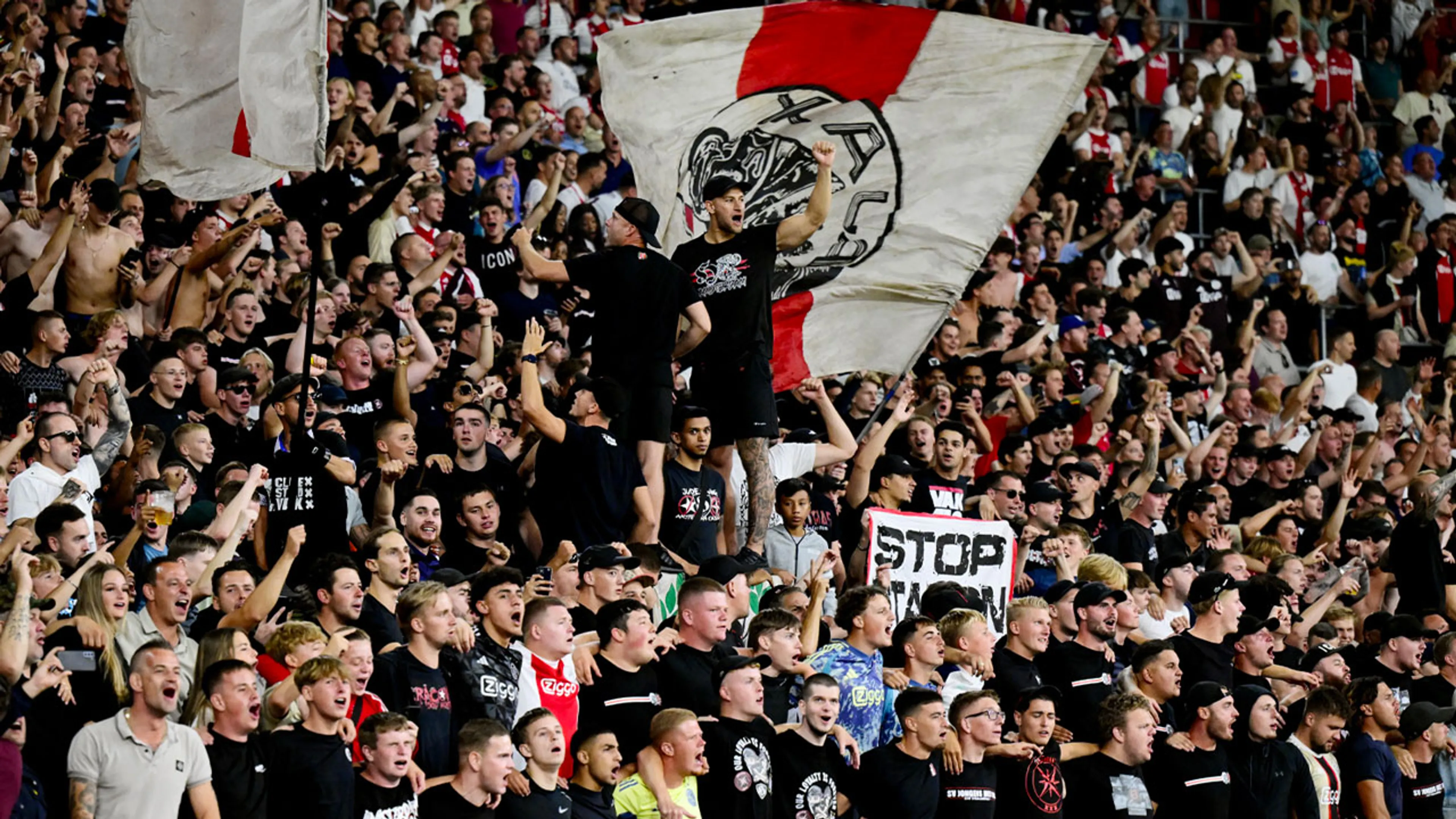 Ajax-supporters kondigen grote protestactie aan op Leidseplein: 'Wij zijn er helemaal klaar mee!'