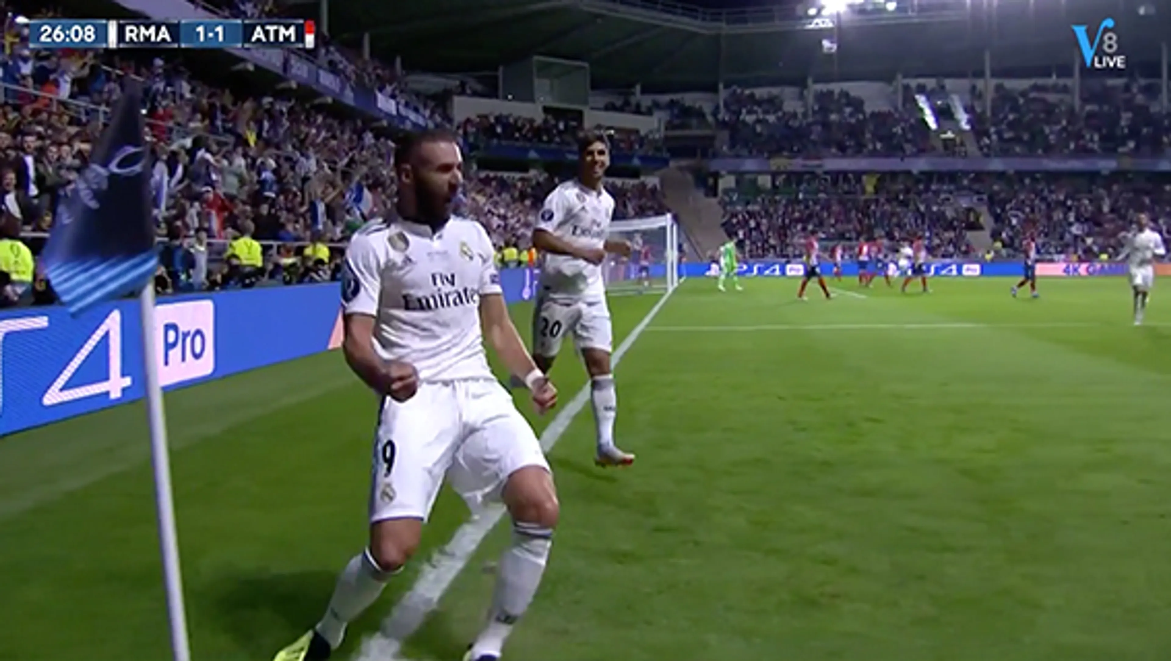Benzema knikt de 1-1 binnen!