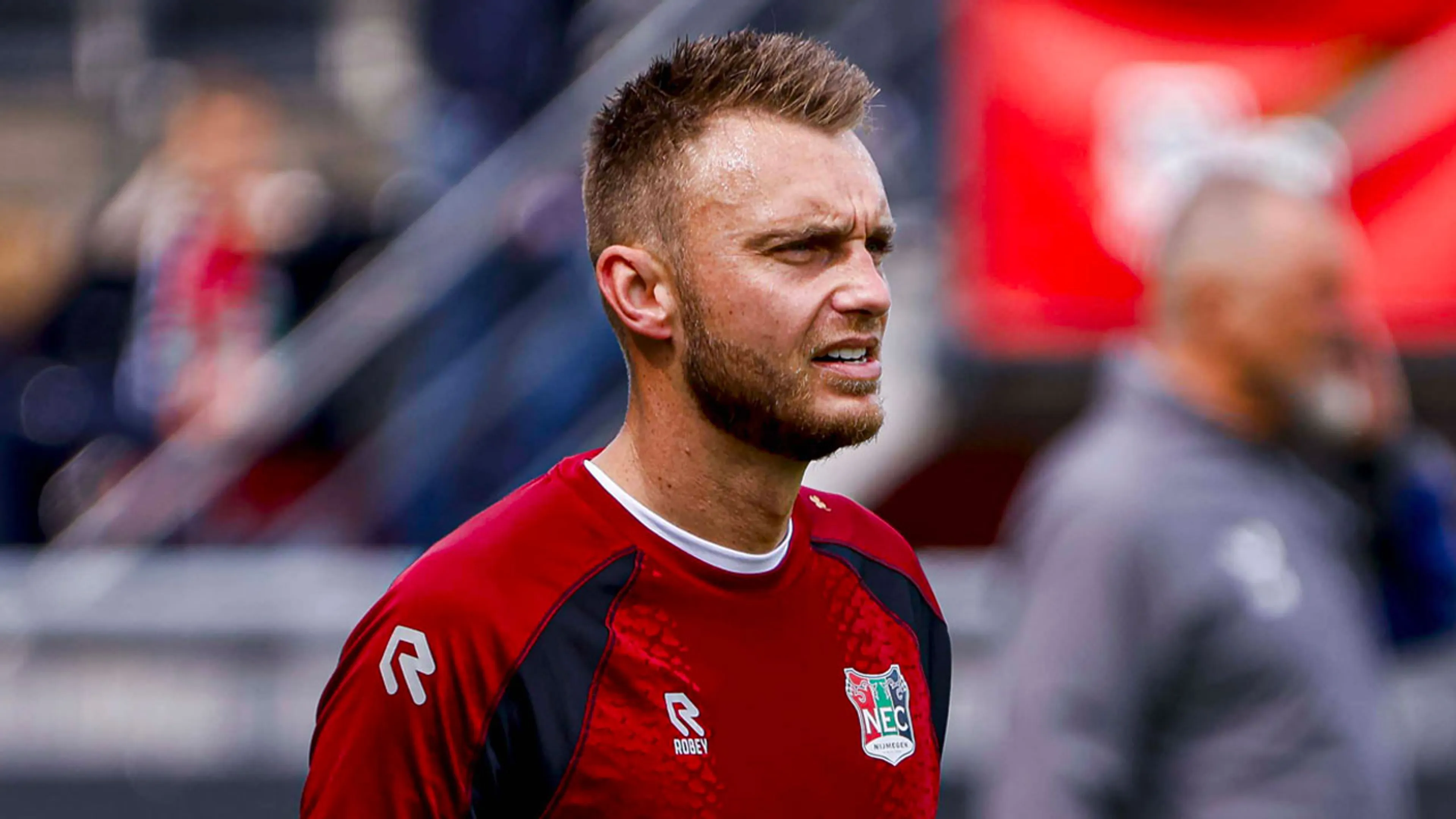 NEC met bekerkeeper Jasper Cillessen, AZ met Jordy Clasie in de basis 