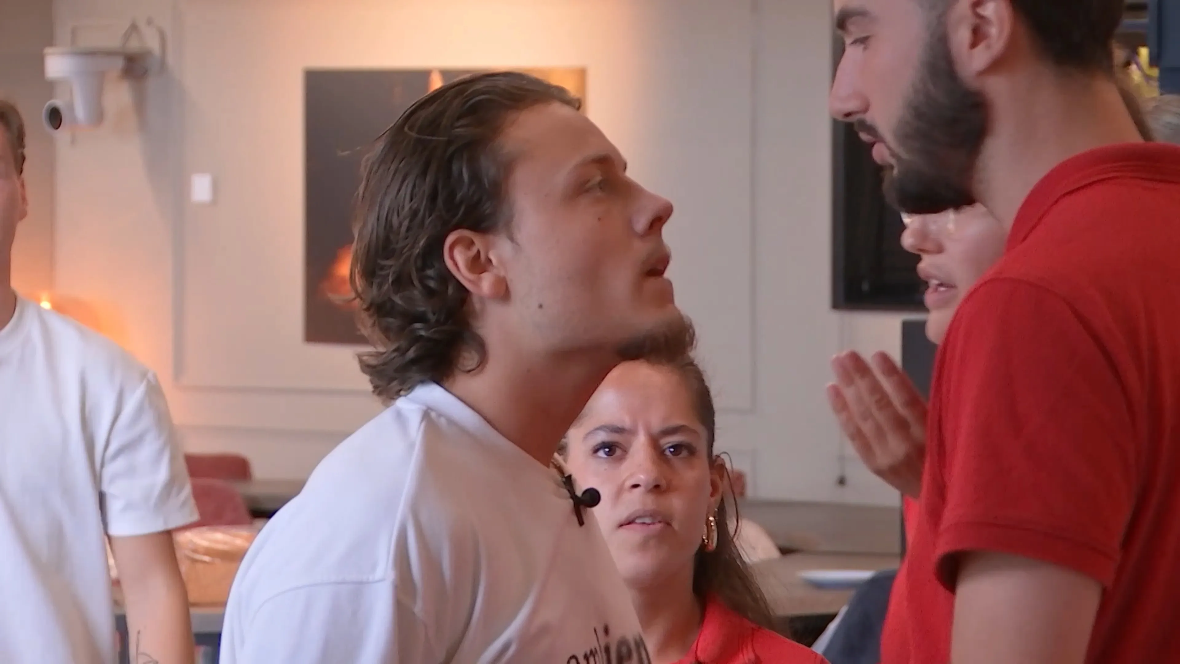 Ricardo heeft ruzie met Julia en Can: 'Met je grijns op je bek!'