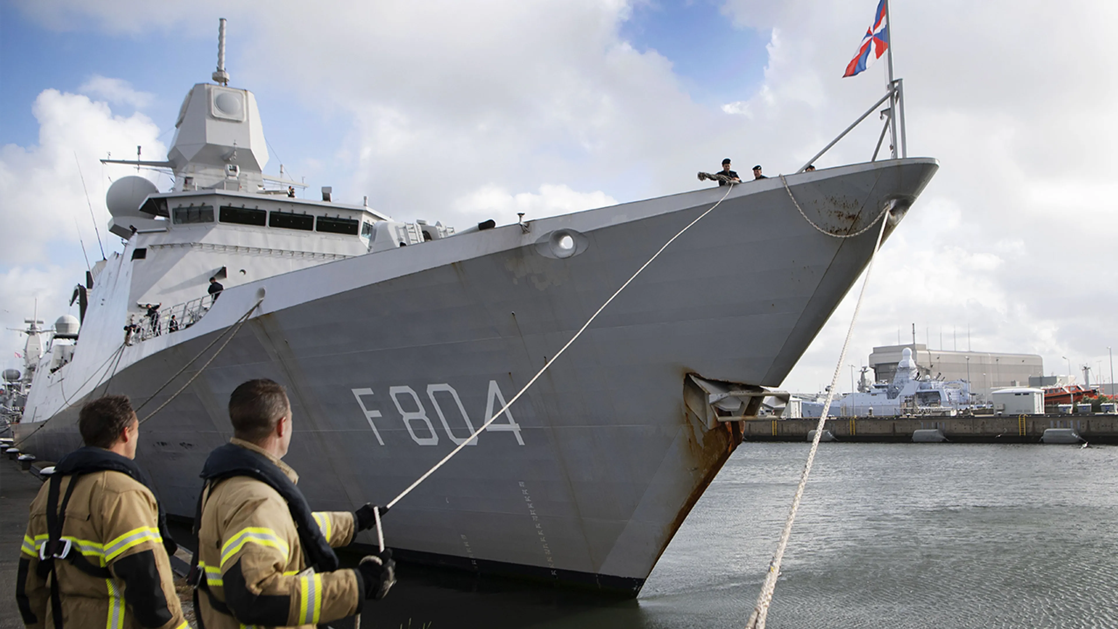 Opnieuw Nederlands marineschip uit met kapot kanon: Zr. Ms. De Ruyter naar Zuidoost-Azië