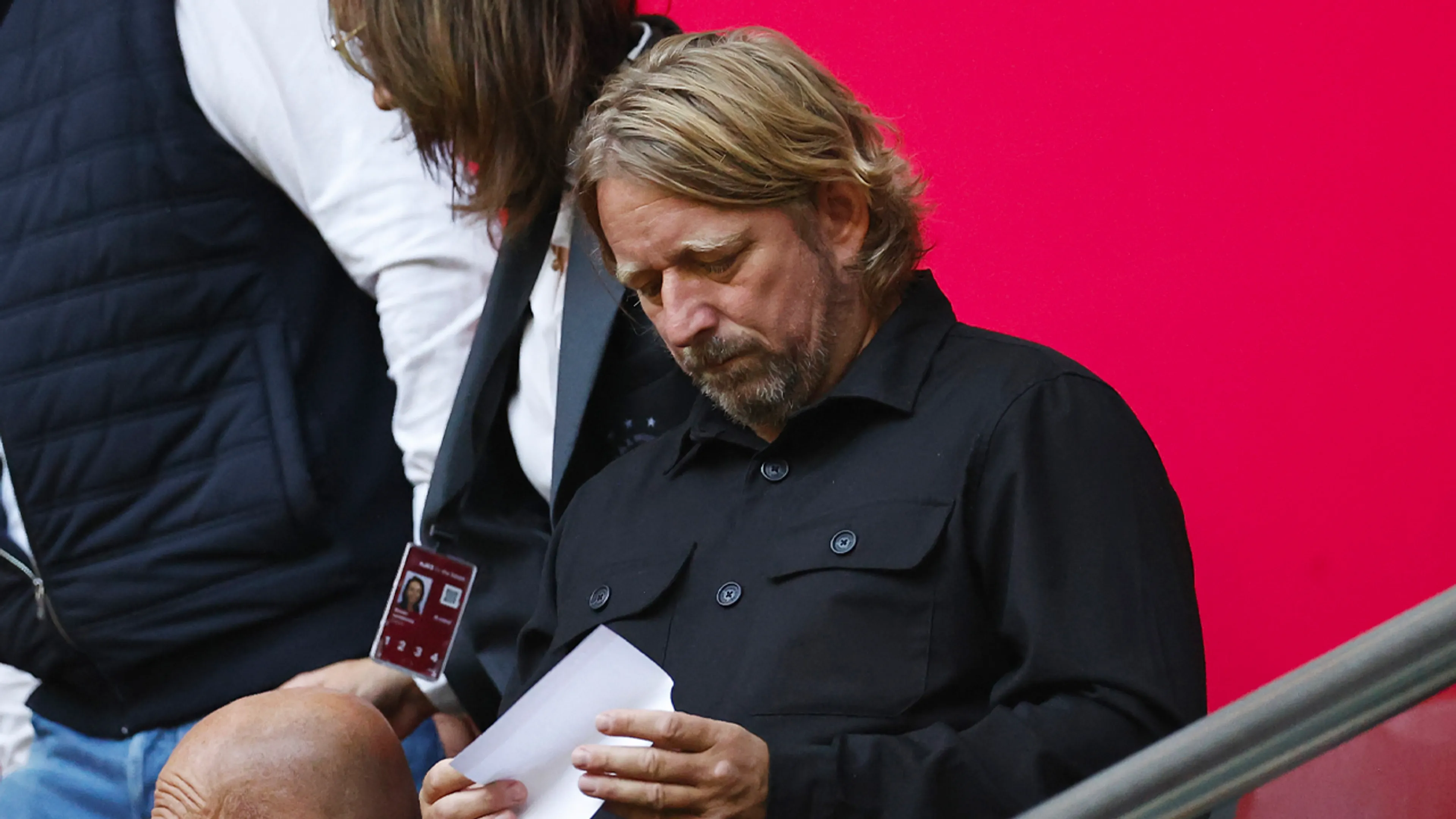 'Mislintat is niet ontslagen en krijgt gewoon een vergoeding mee van Ajax'