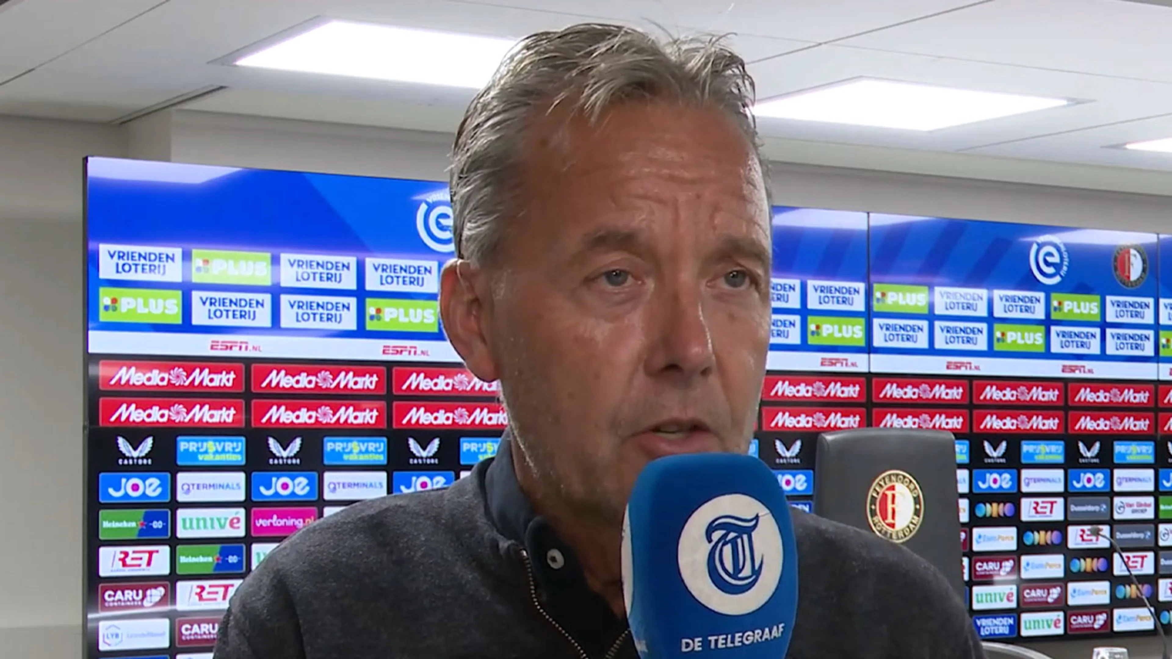 Valentijn Driessen over scheidsrechter bij Feyenoord-Heerenveen: 'Mijn broek zakte van hem af!'