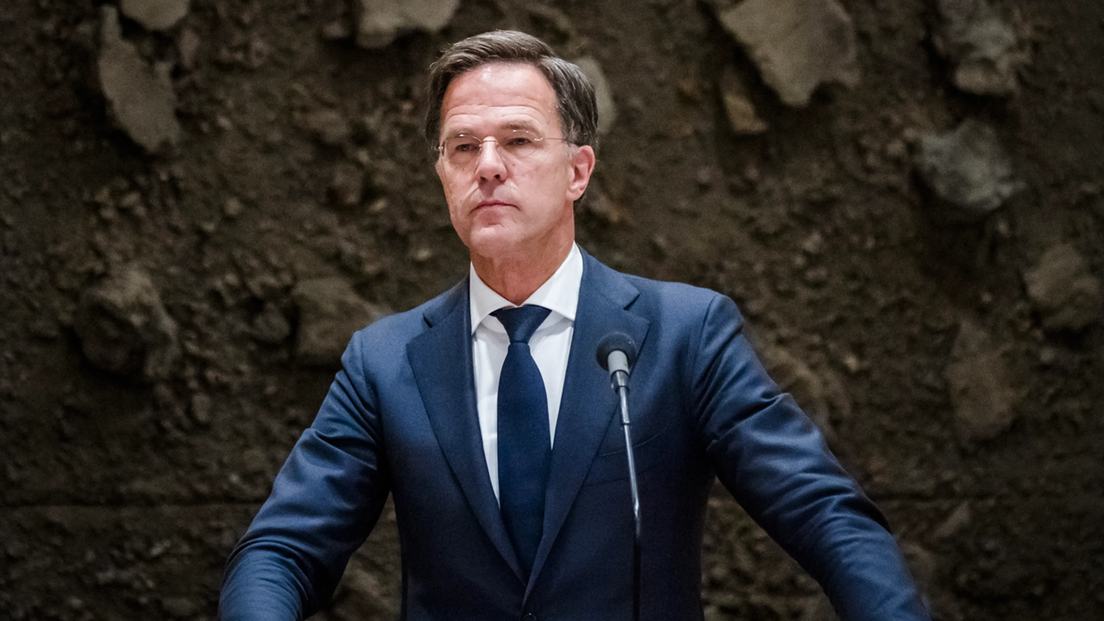 Rutte wil acties bij woningen van politici strafbaar stellen