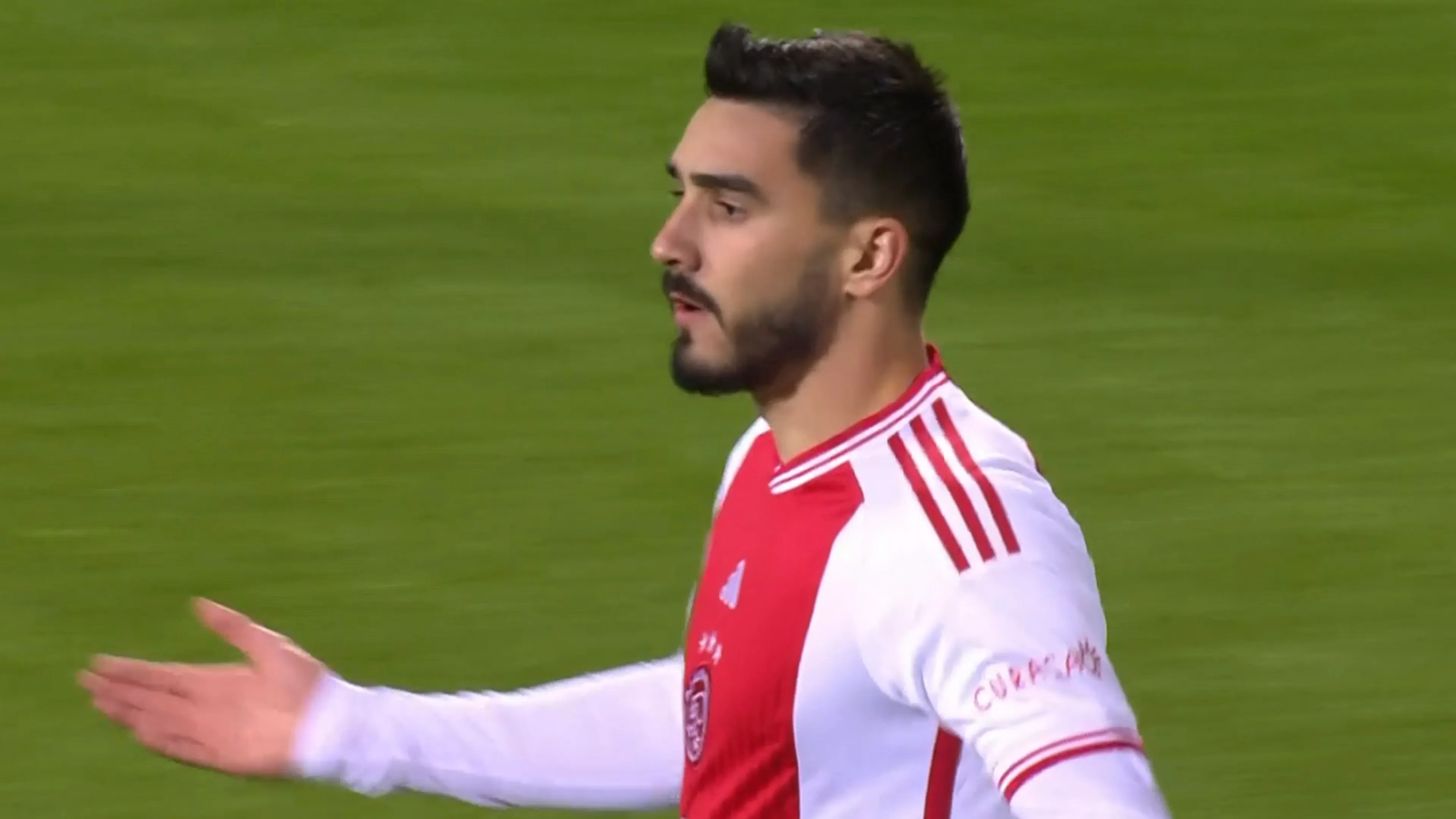 ROOD: Ajax moet met tien man verder na rode kaart Sutalo