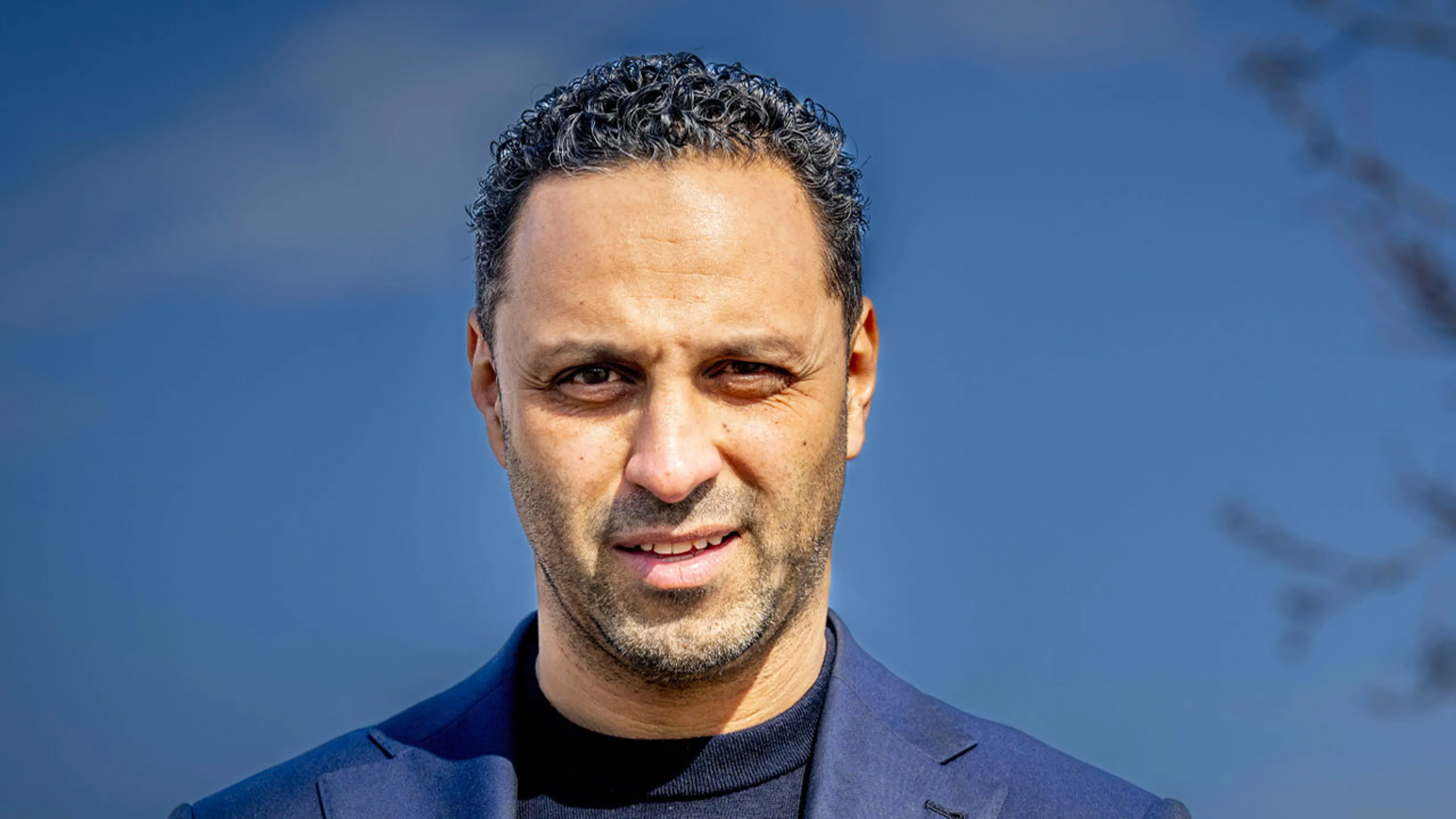 Khalid Kasem legt werk voorlopig neer na beschuldigingen over omkoping