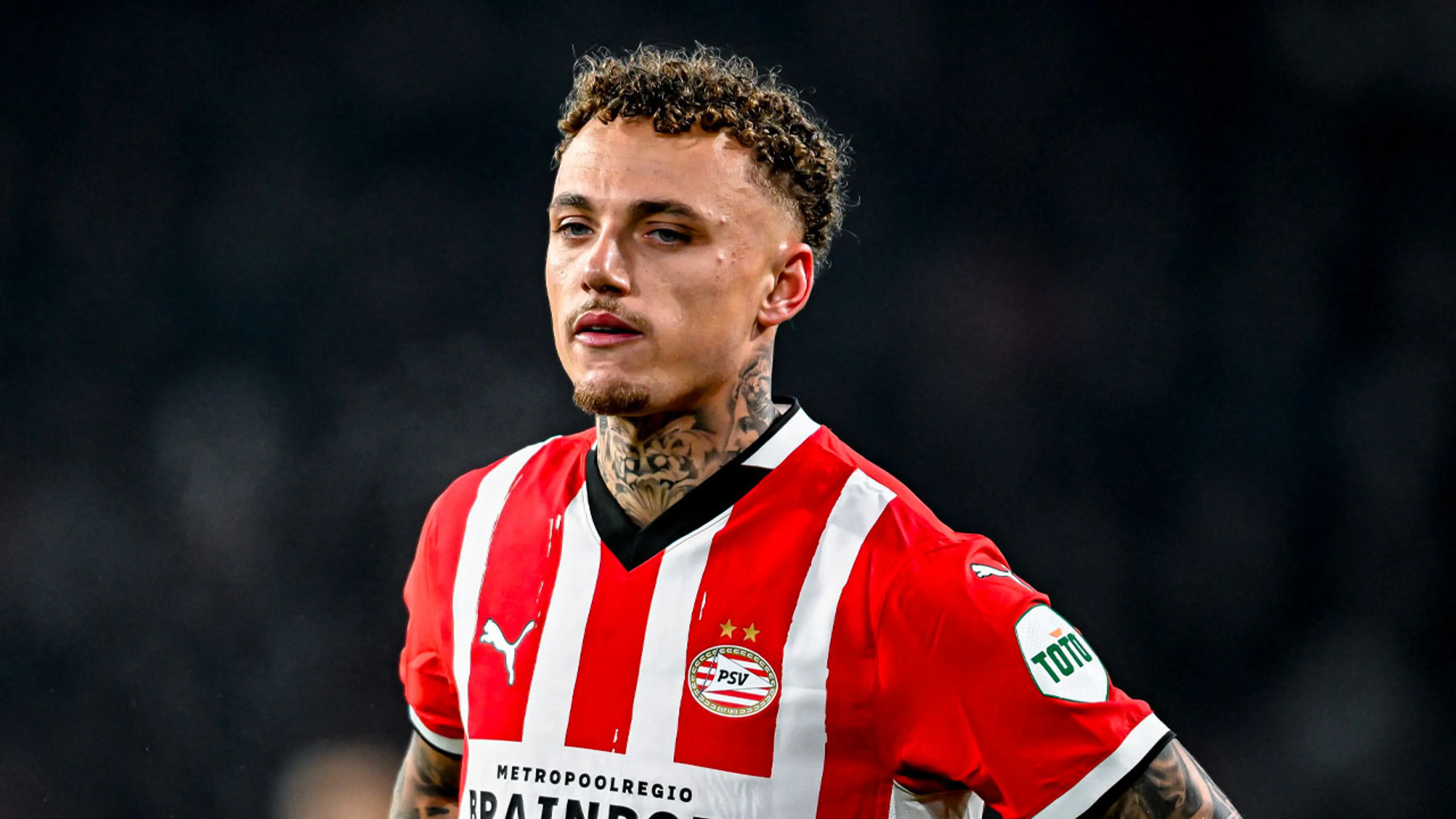 Koploper PSV speelt bij hervatting Eredivisie gelijk tegen AZ