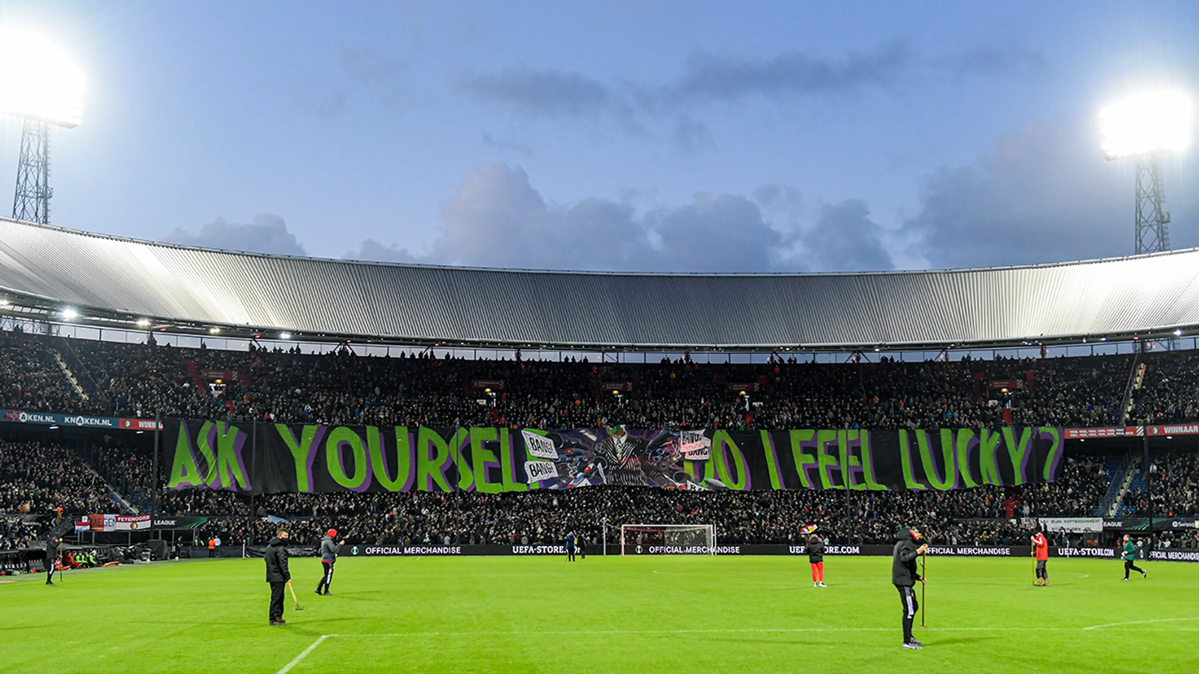 Feyenoord 'heroverweegt' nieuw stadion, project ligt voorlopig stil