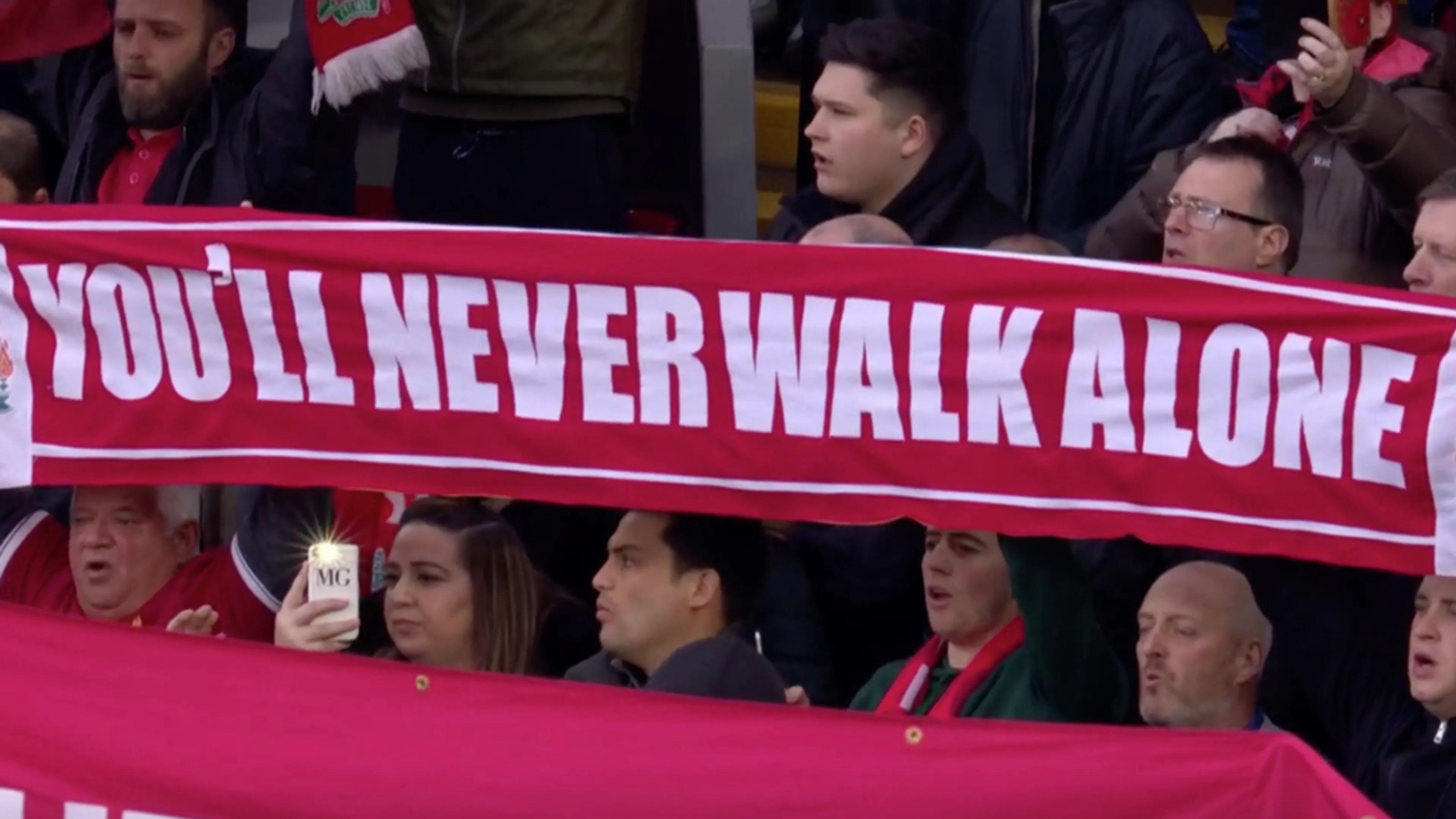 Ruim 160 radiozenders draaien You'll Never Walk Alone