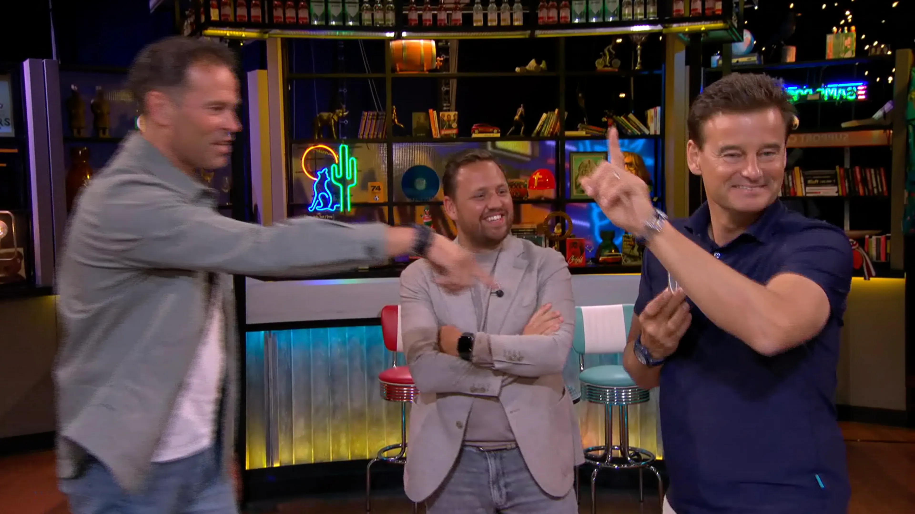 Bas Nijhuis, Dave Maasland en Wilfred Genee schrijven In de Wandelgangen country hit: 'TOP!'