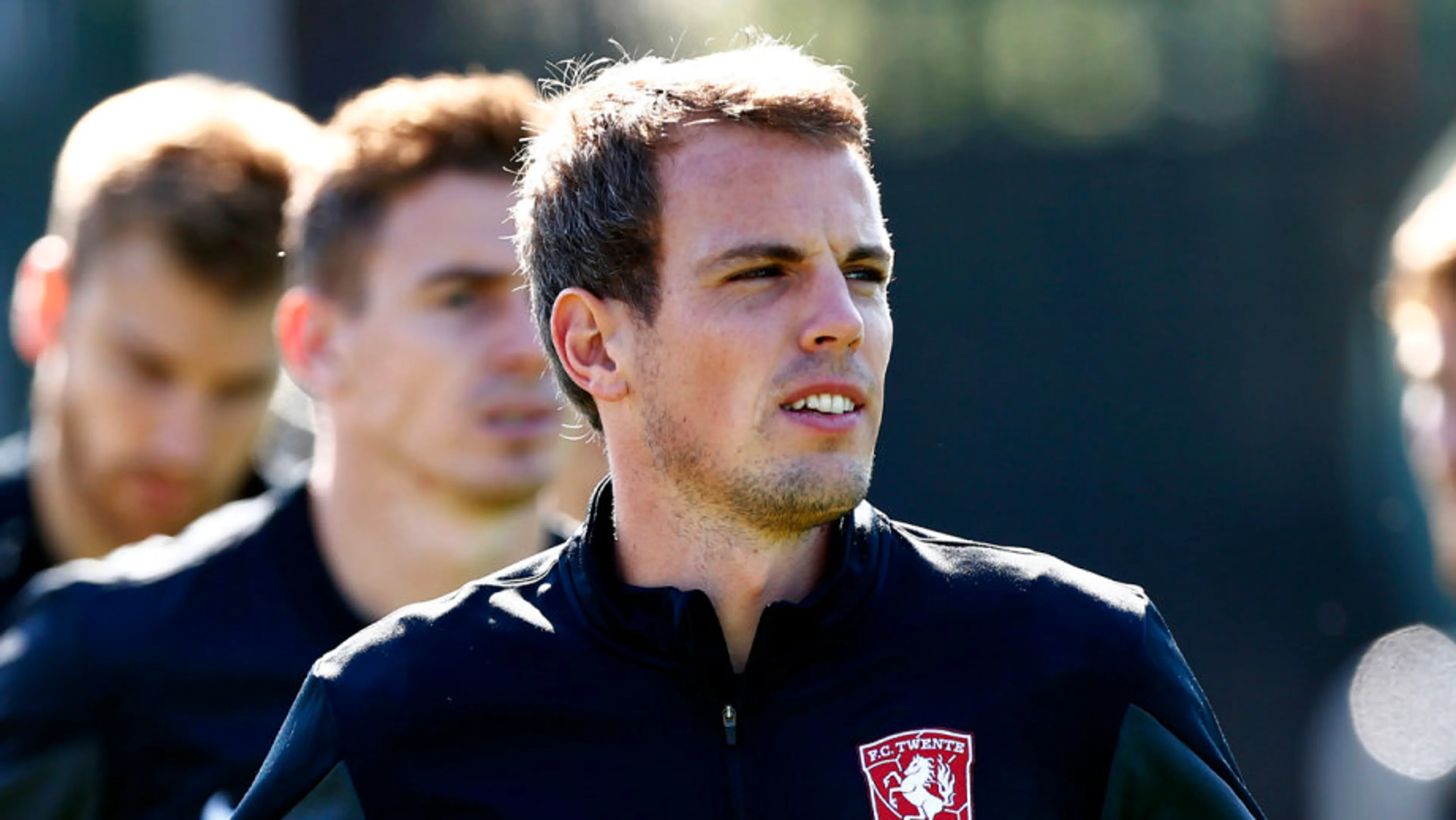 Dennis Schouten en Zanger Lorenzo verstoren training FC Twente om basisplaats Brama
