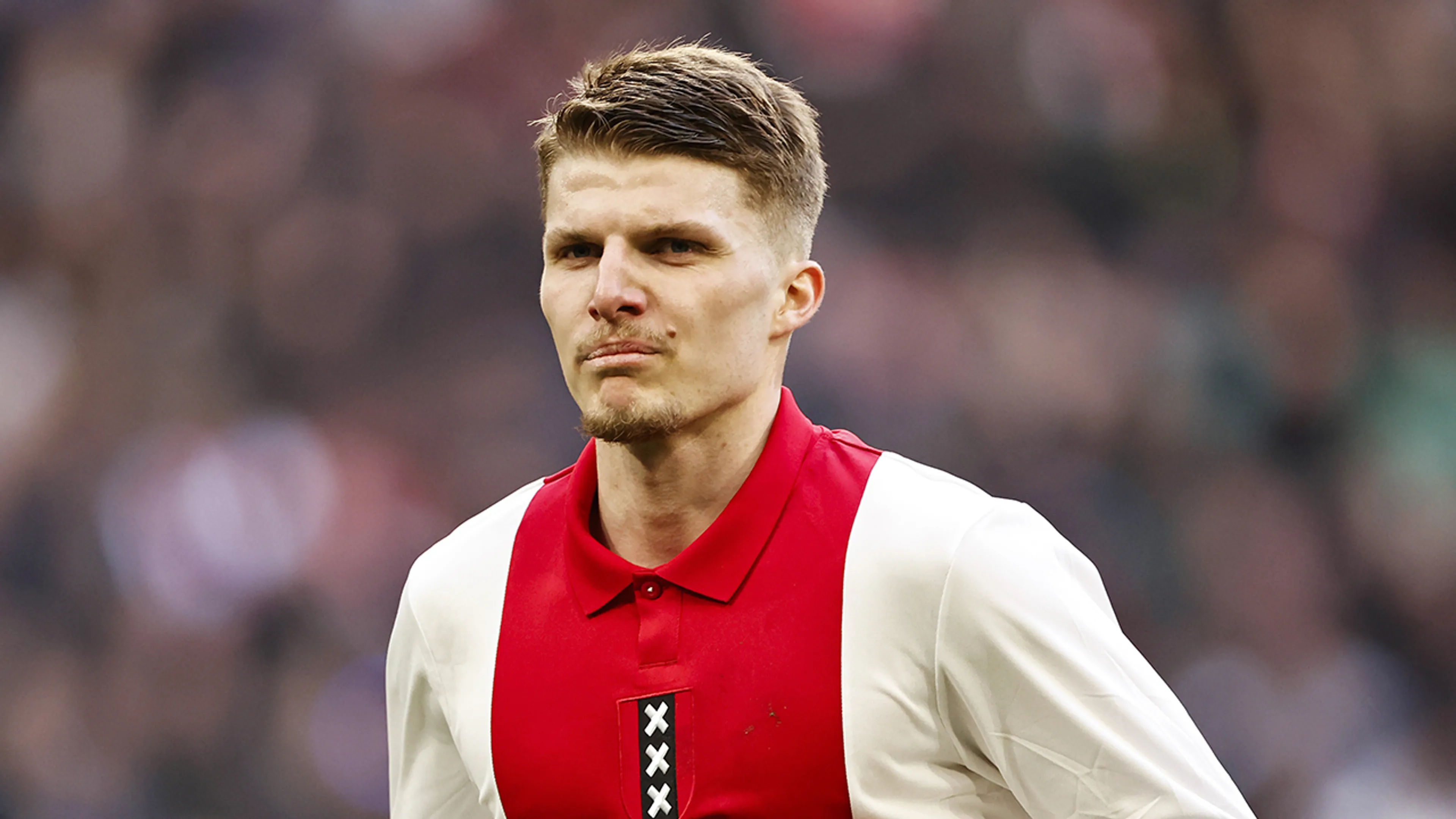 Anton Gaaei hoort schorsing voor rode kaart tijdens Ajax - AZ