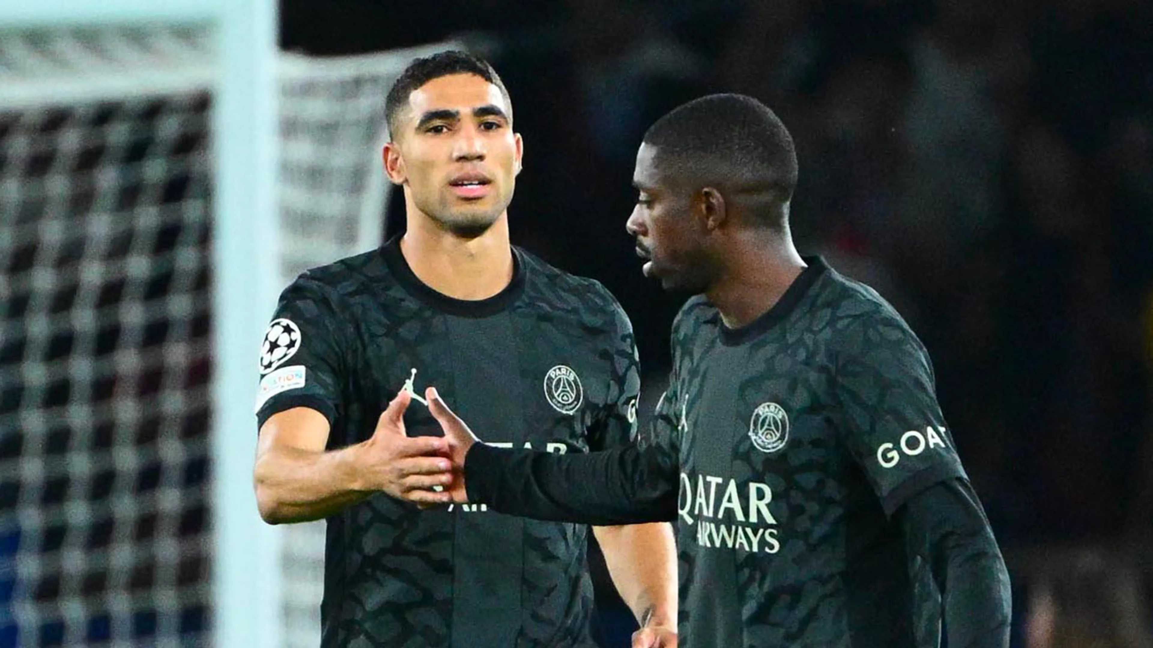 Vier PSG-spelers voor één duel geschorst voor zingen beledigende liederen