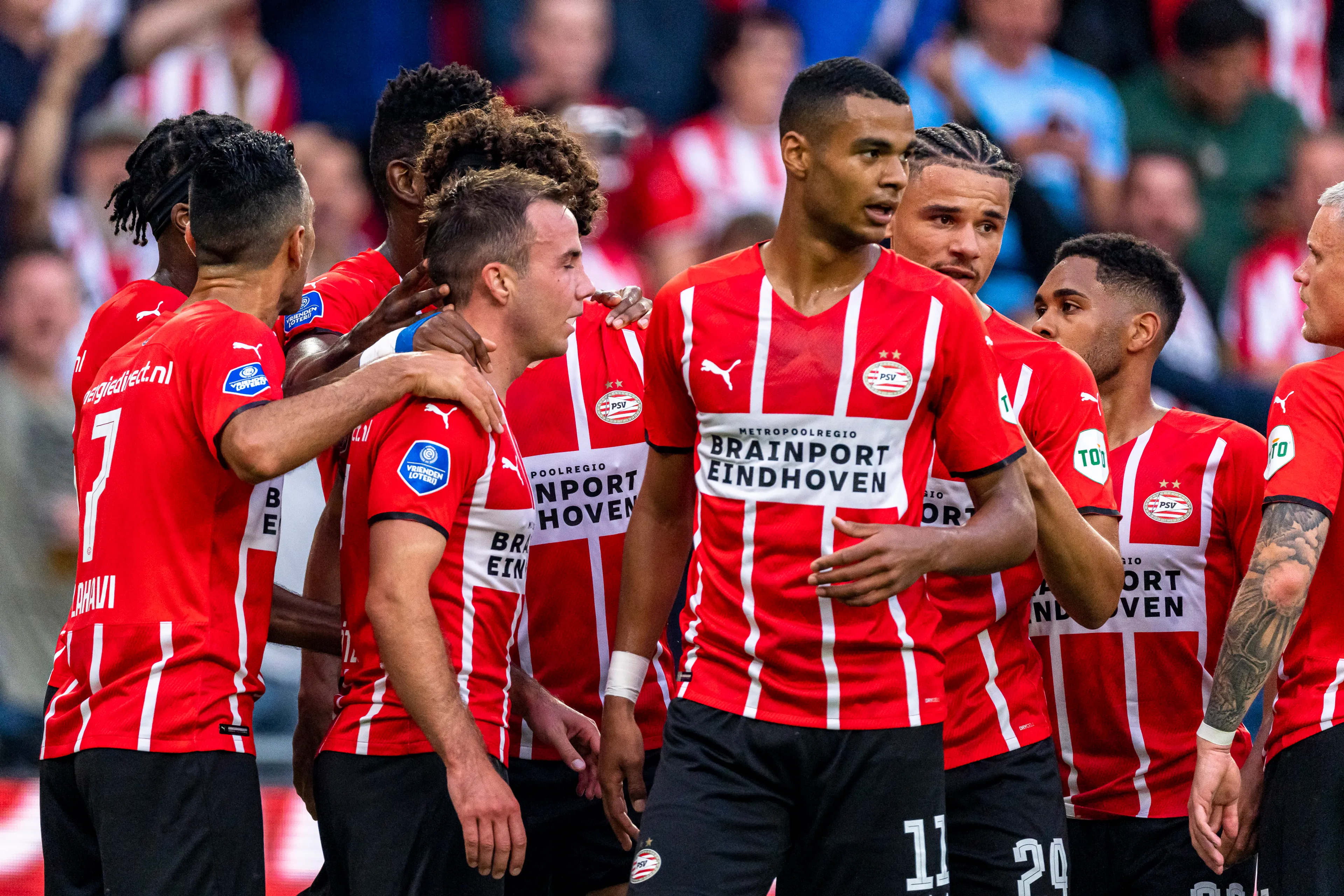 PSV walst over FC Midtjylland heen in voorronde Champions League