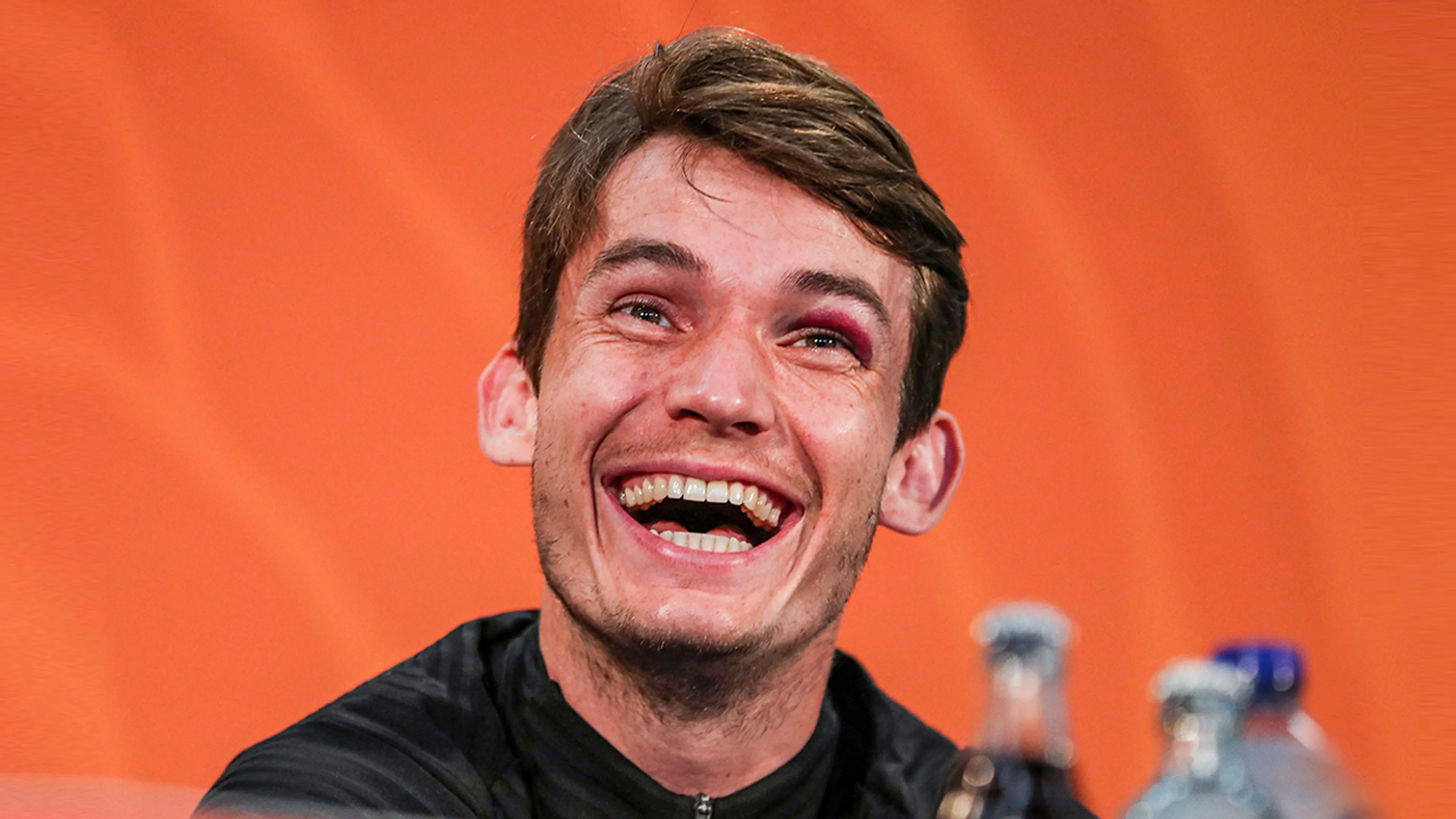 Zien: Marten de Roon reageert op geheel eigen wijze op terugkeer in Oranje-selectie