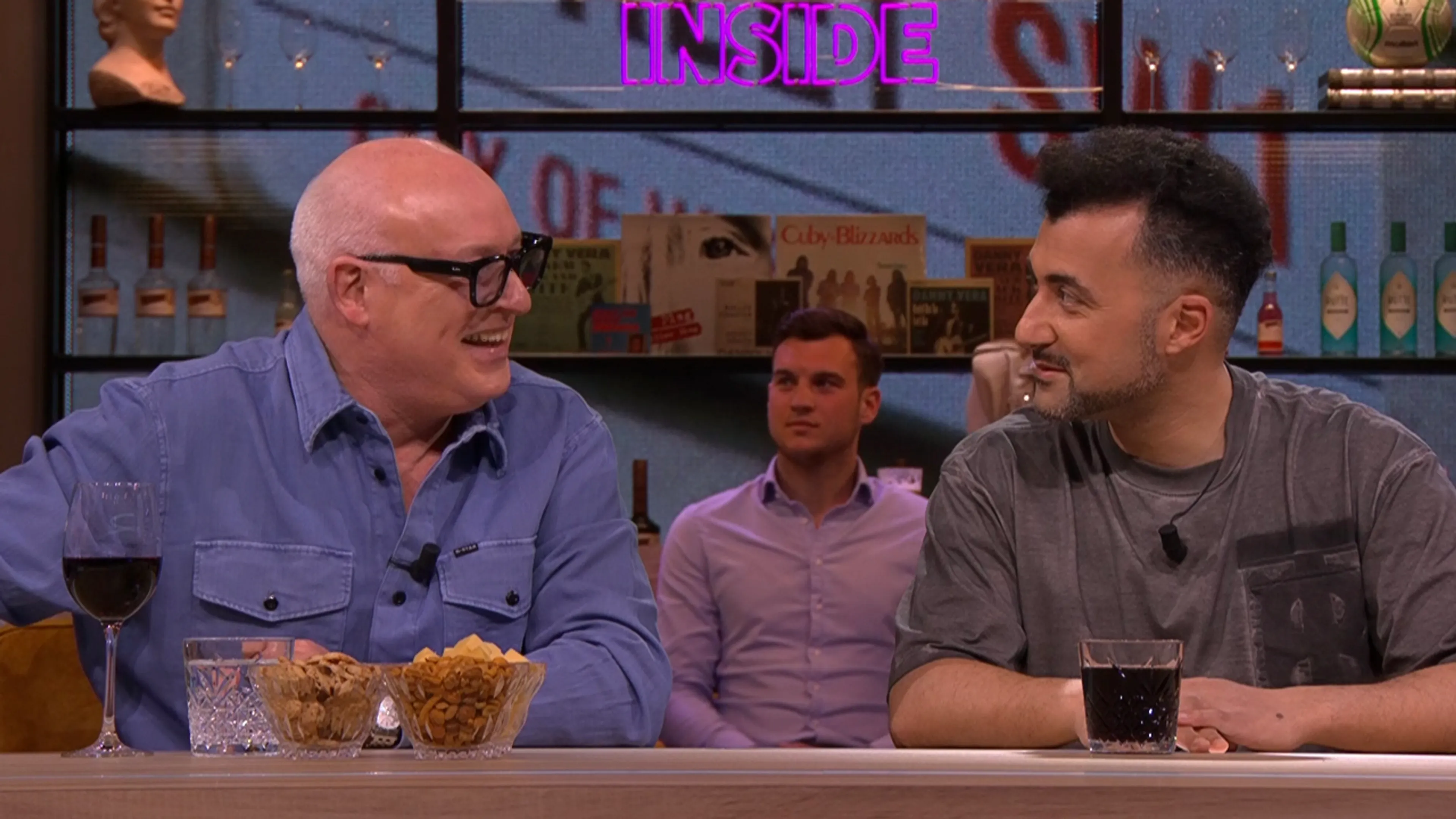 Aflevering Vandaag Inside met Özcan Akyol, maandag 17 april 2023
