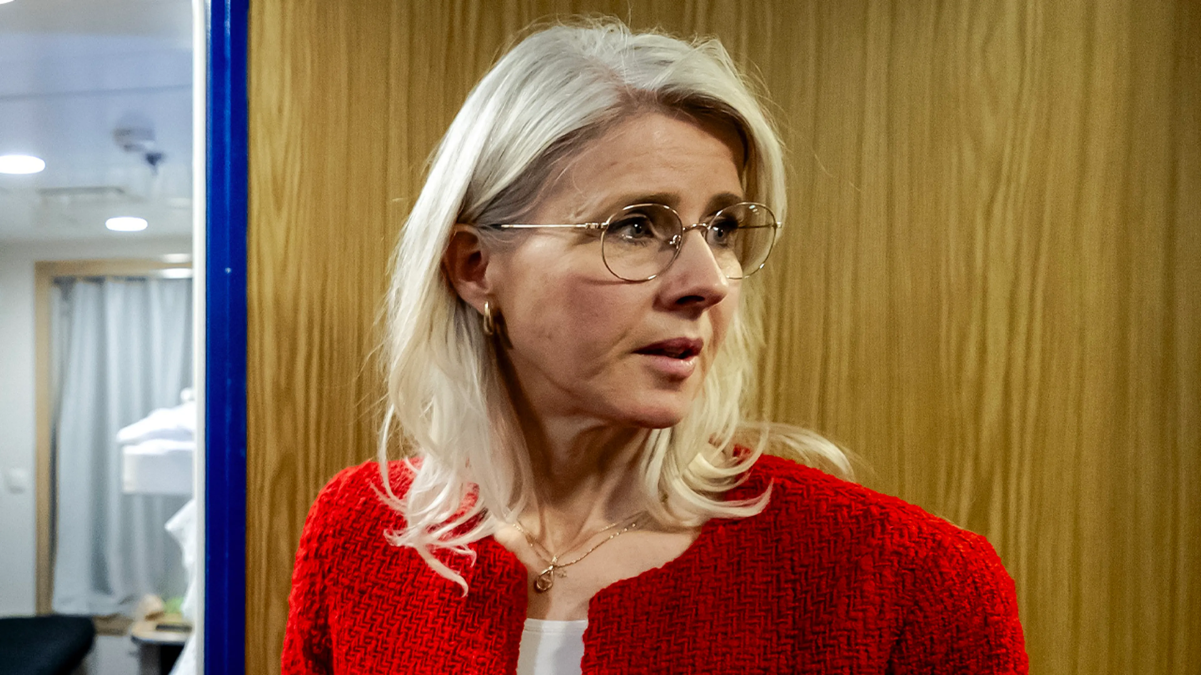'Bezoek asielminister Mona Keijzer aan opvangschip in Rotterdam uitgelopen op ruzie'