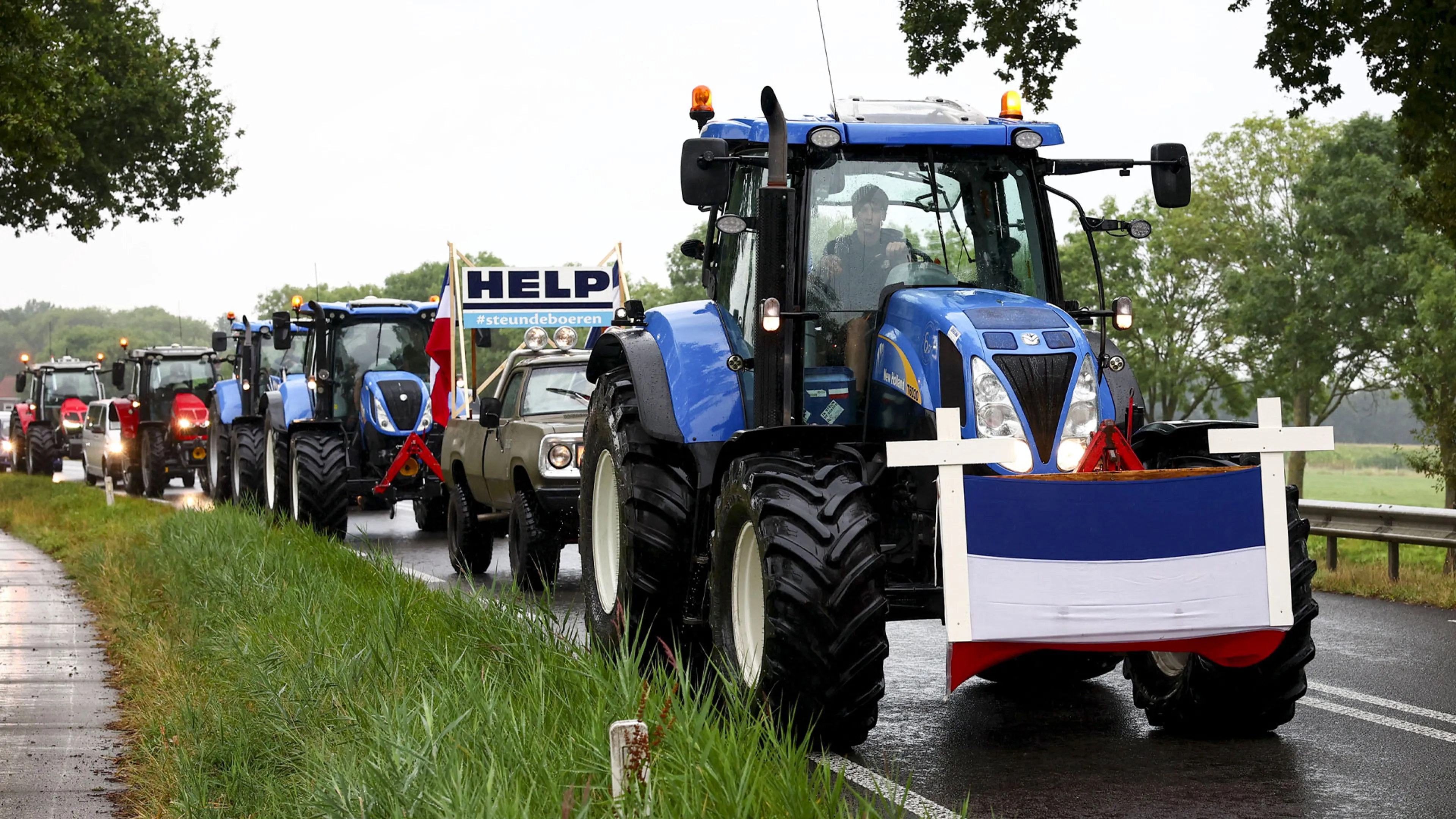 Honderden boeren beginnen met stikstofmars in Drenthe