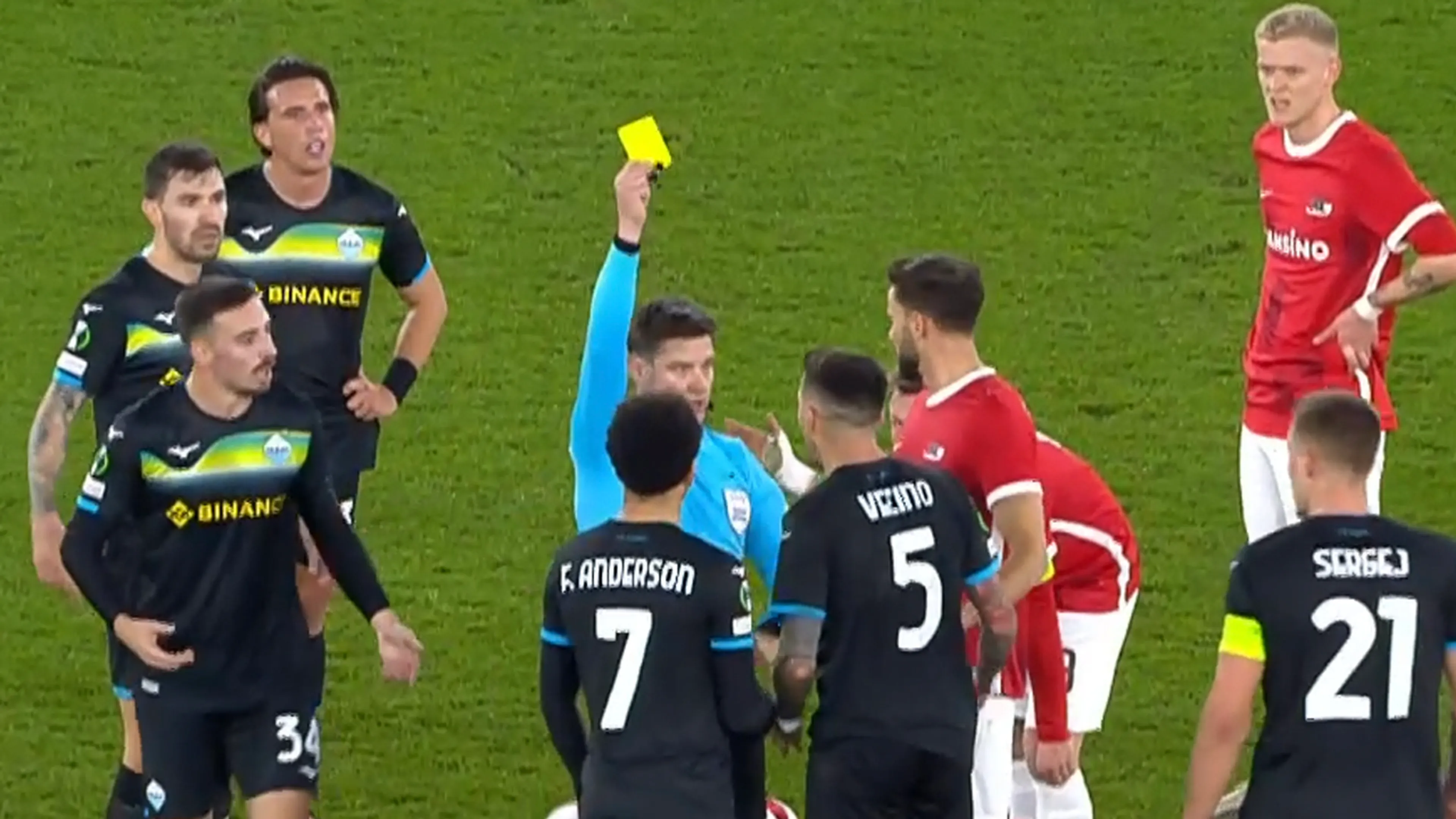 GEEL: Vecino komt goed weg met geel na harde overtreding op Mijnans