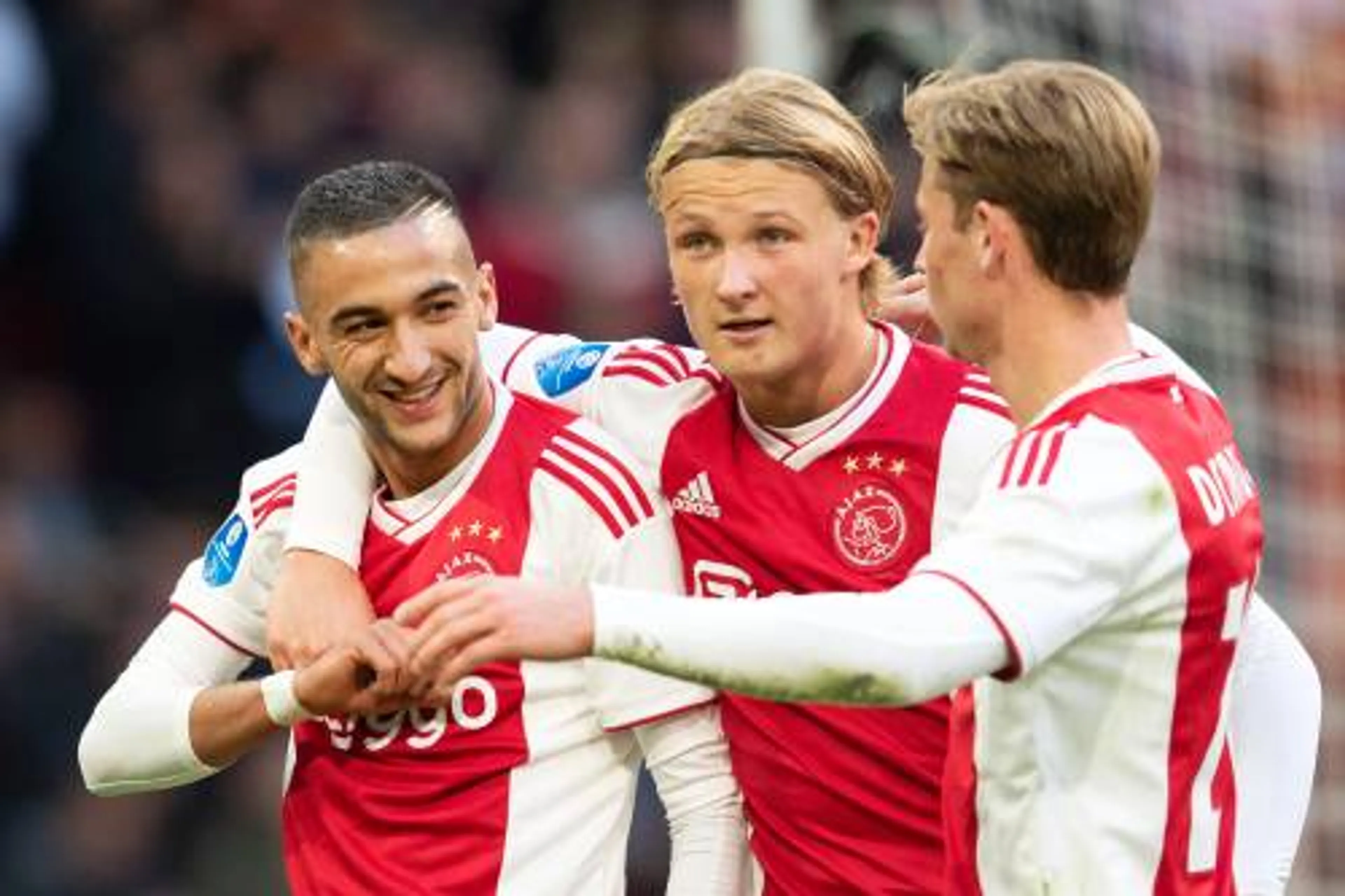 Ajax met Dolberg en Schöne