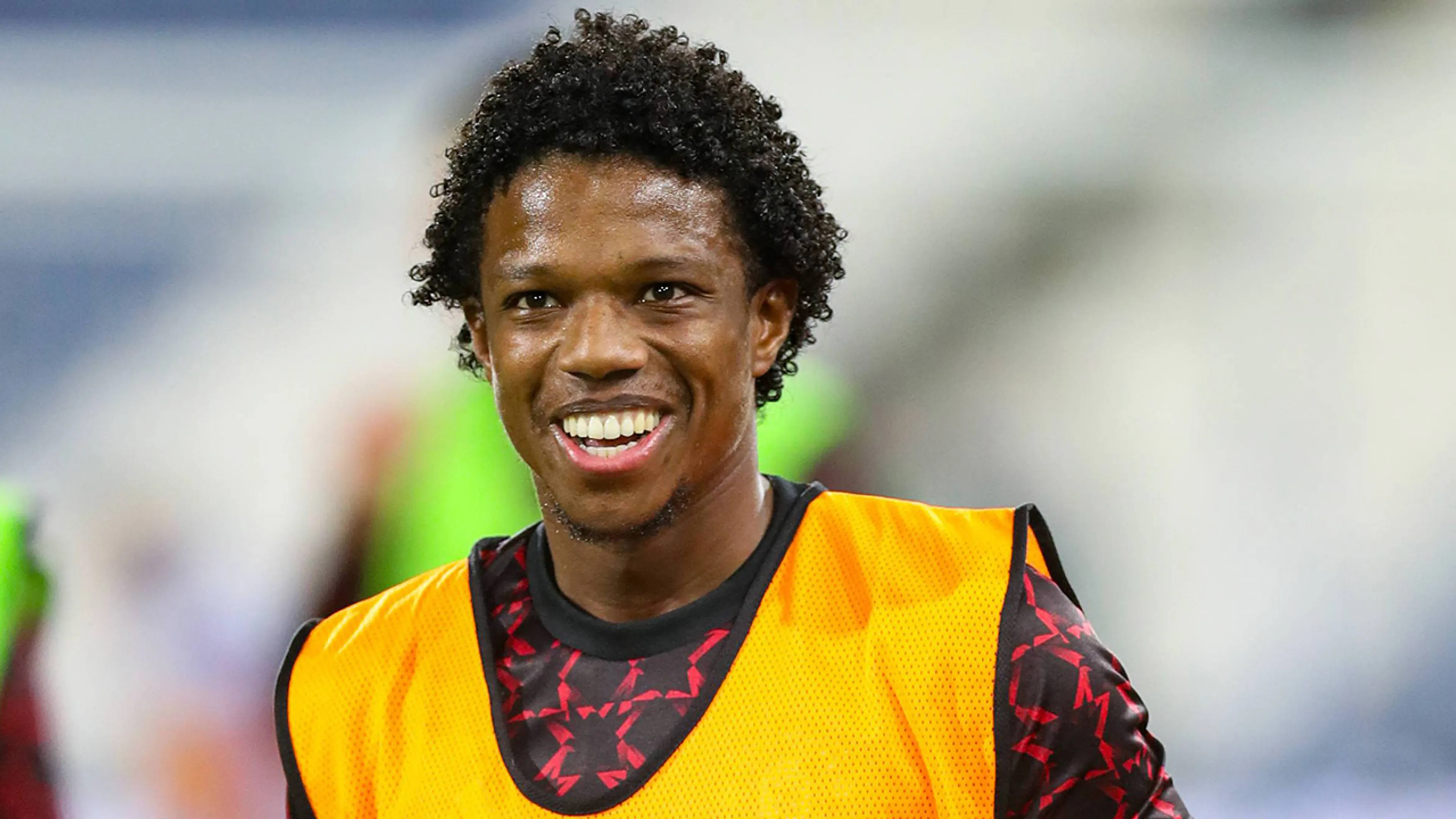 Tyrell Malacia maakt na anderhalf jaar rentree bij Manchester United