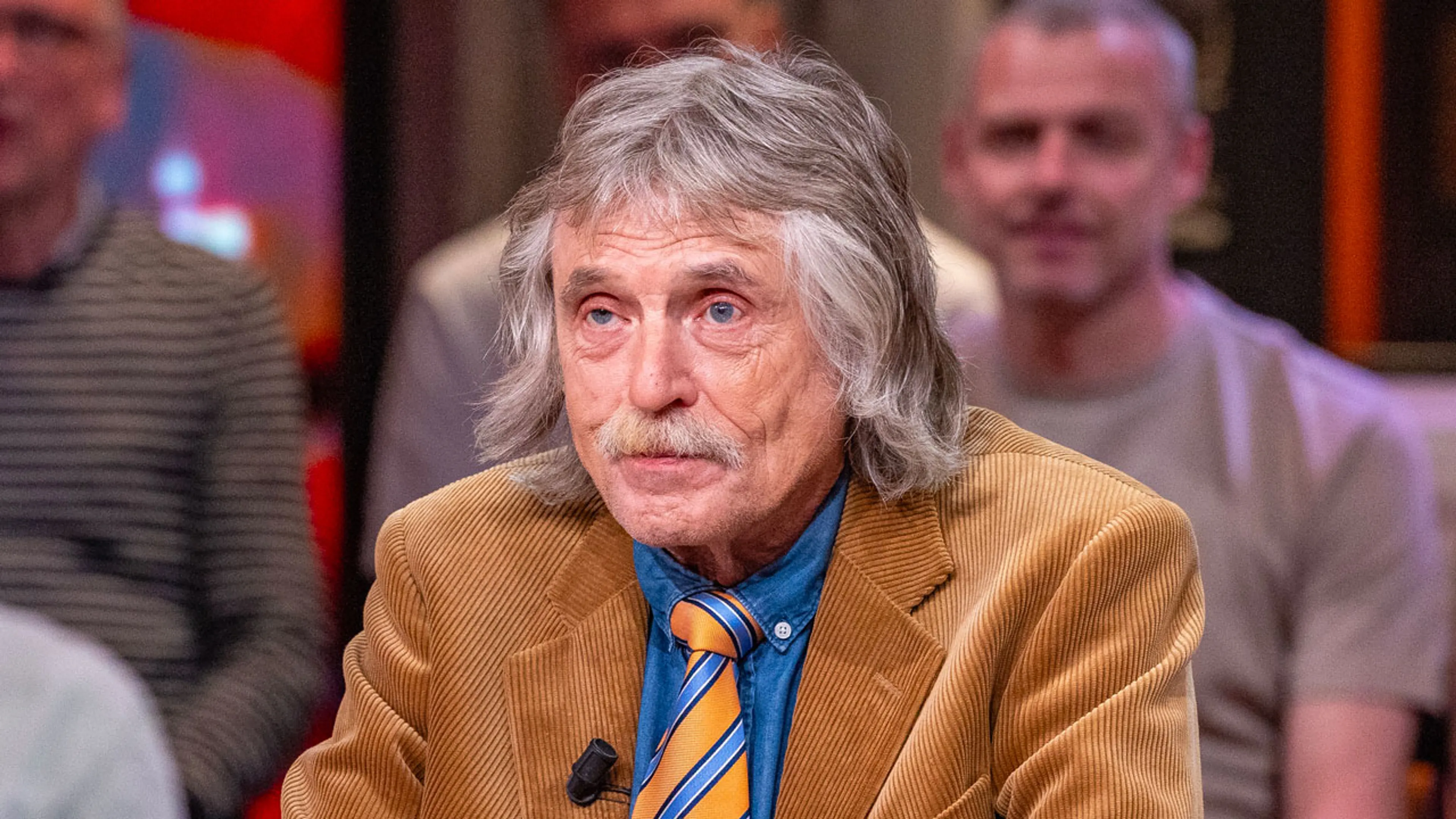 Johan Derksen haalt The New York Post met kritiek op Jutta Leerdam bij Vandaag Inside 