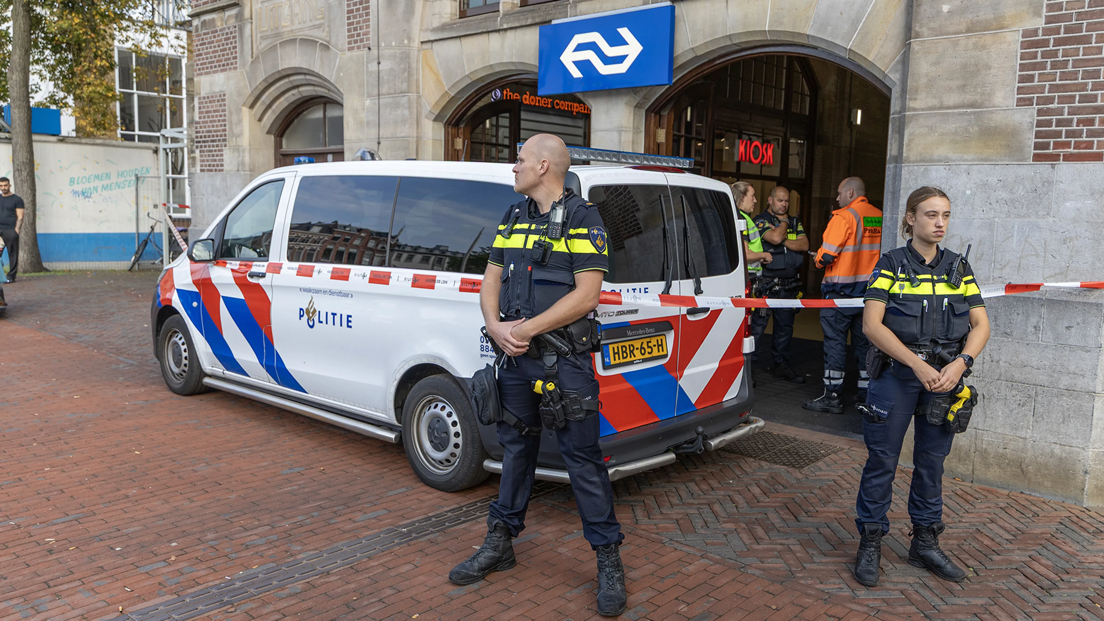 Vijf aanhoudingen door achtergelaten tassen op meerdere stations