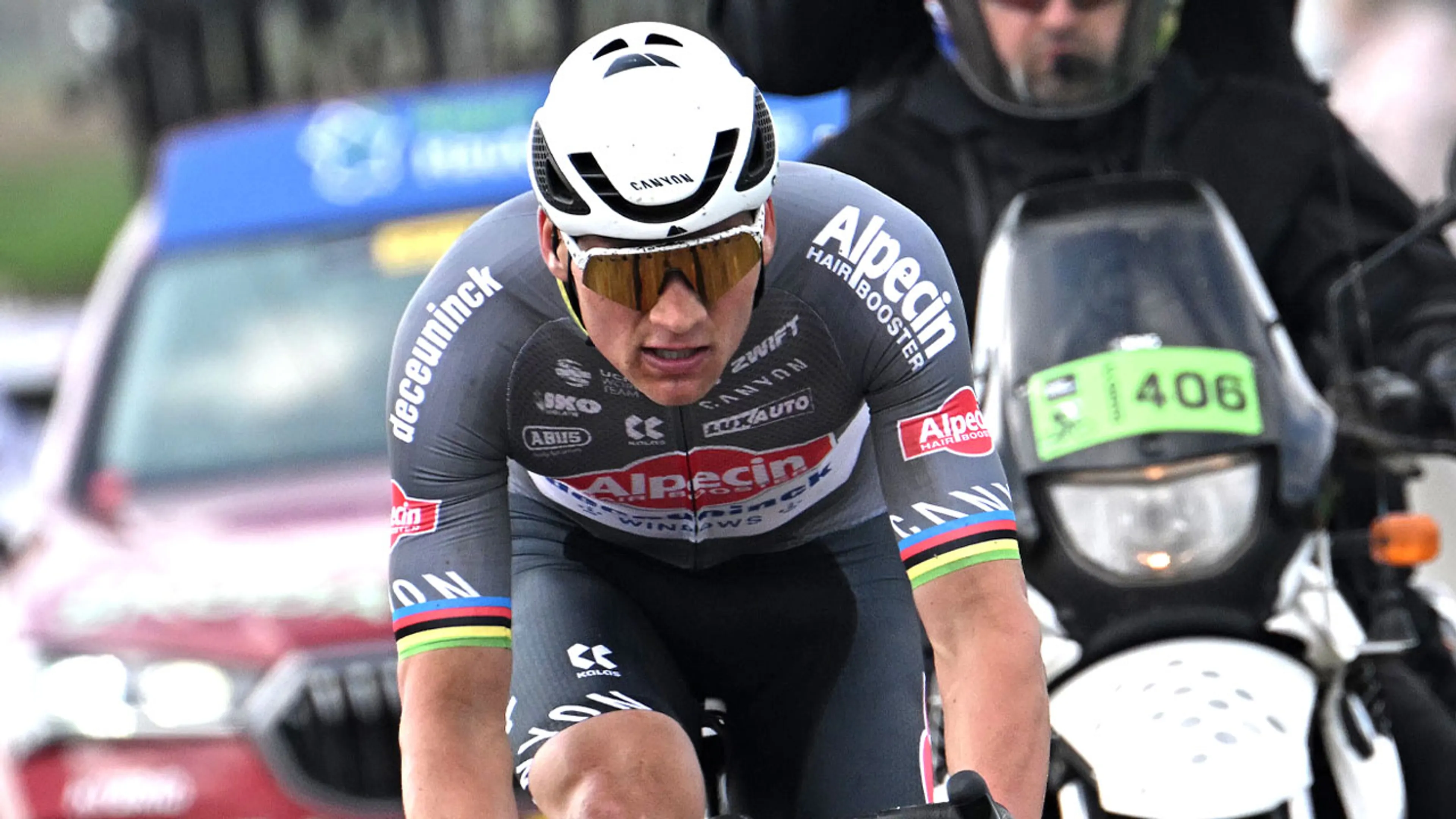 Mathieu van der Poel wint voor derde keer op rij wielerklassieker Parijs-Roubaix