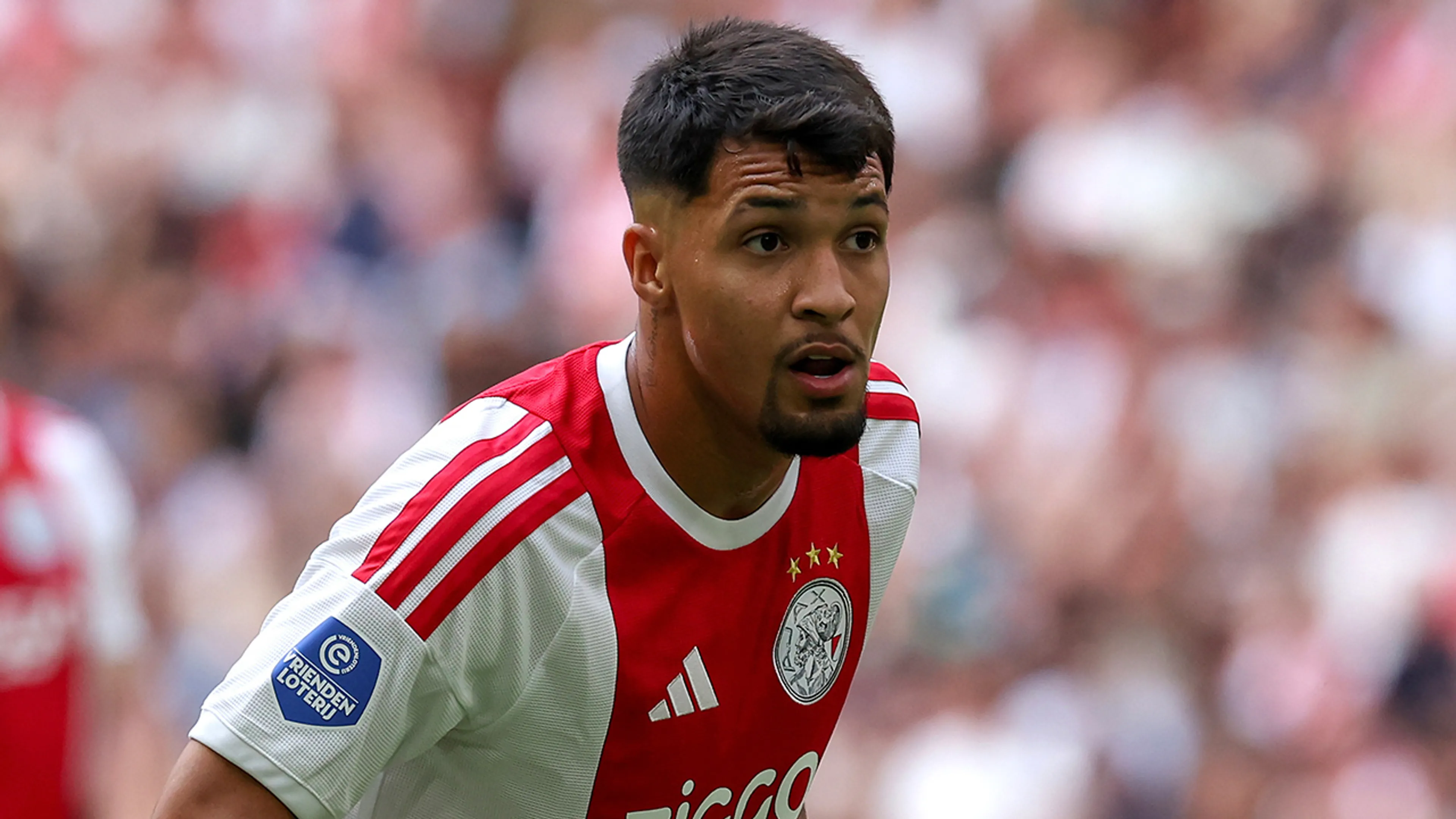 Opvallende onthulling: 'Leonardo werd in 2022 gescout door Ajax, maar uiteindelijk afgetest'