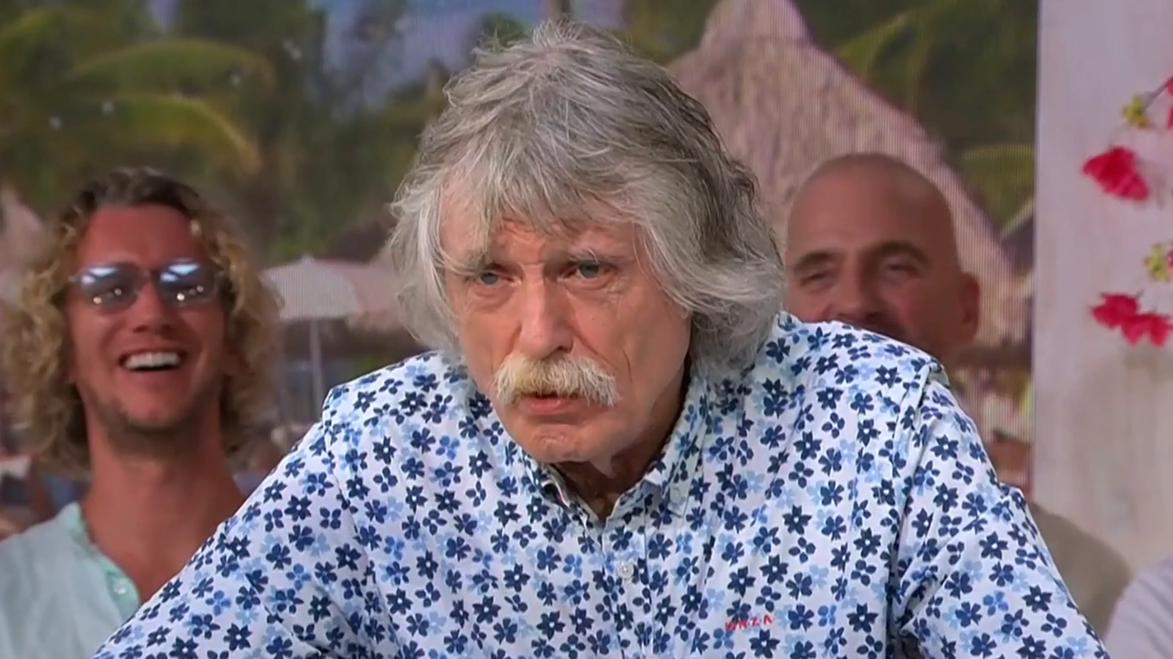 Johan Derksen hoort wat Ziggo Sport-analisten verdienen: 'Kunnen wij niet naar Ziggo?!'